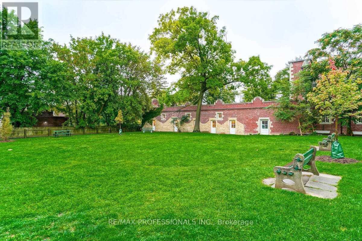 3 - 26 Castleview Avenue, Toronto, Ontario  M5R 1Y9 - Photo 27 - C12540586