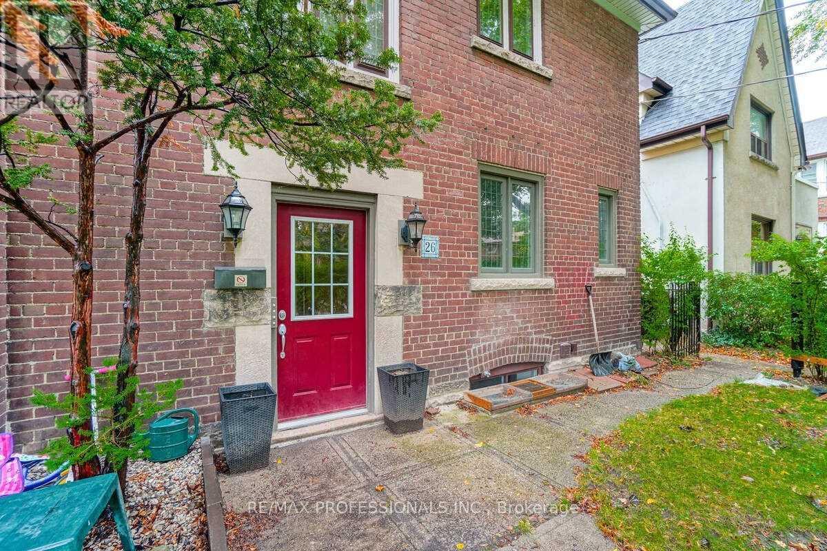 3 - 26 Castleview Avenue, Toronto, Ontario  M5R 1Y9 - Photo 4 - C12540586