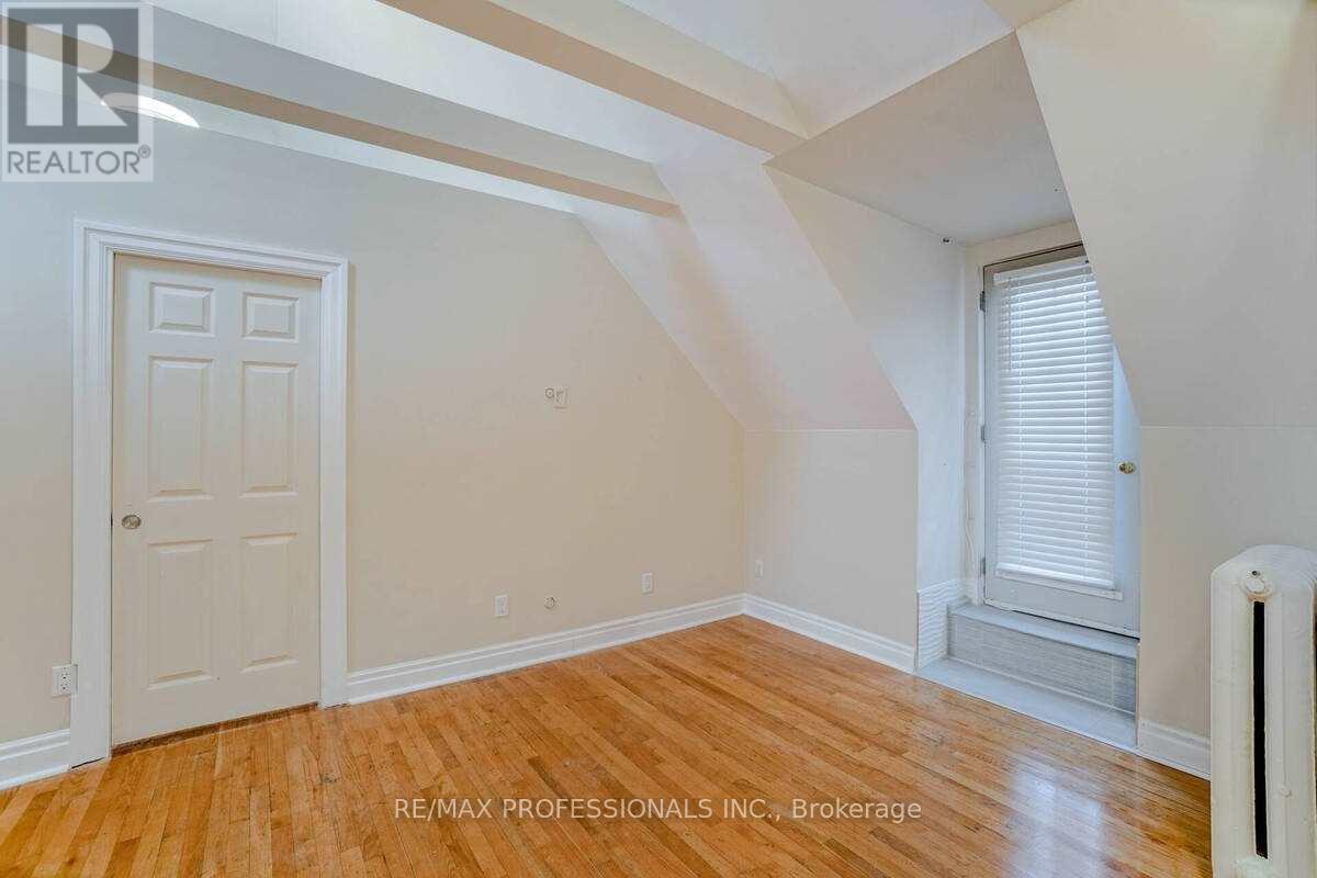 3 - 26 Castleview Avenue, Toronto, Ontario  M5R 1Y9 - Photo 8 - C12540586