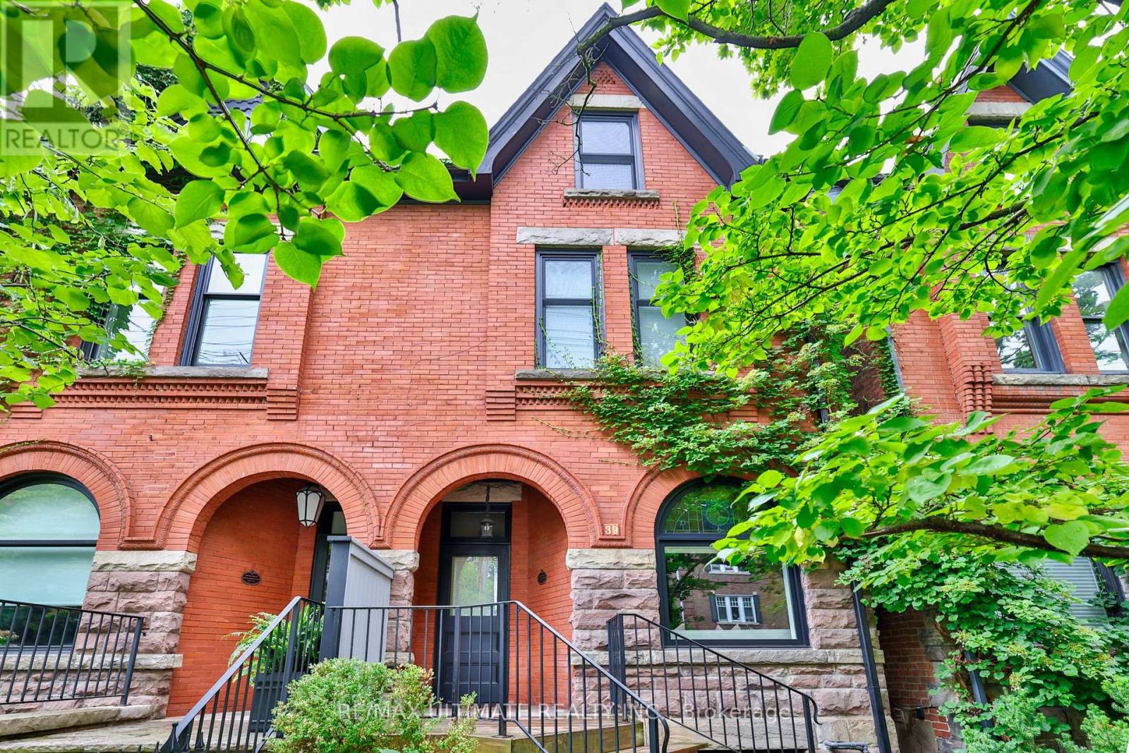 39 MACPHERSON AVENUE, Toronto, Ontario