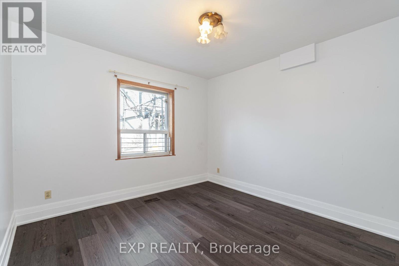 Main - 14 Bellevue Avenue, Toronto, Ontario  M5T 2N4 - Photo 7 - C12540644