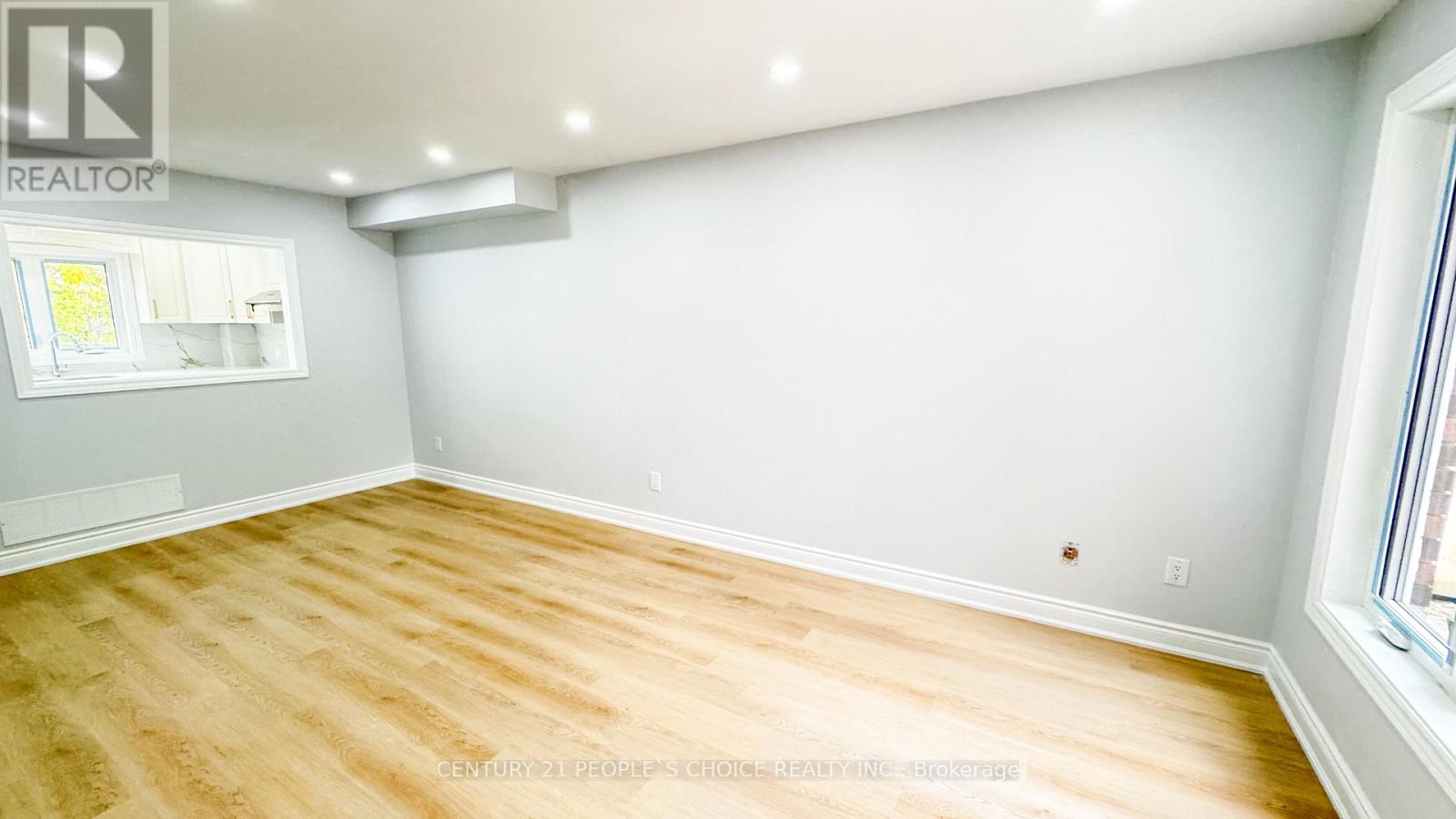 3292 Bobwhite Mews, Mississauga, Ontario  L5N 6E9 - Photo 4 - W12539968