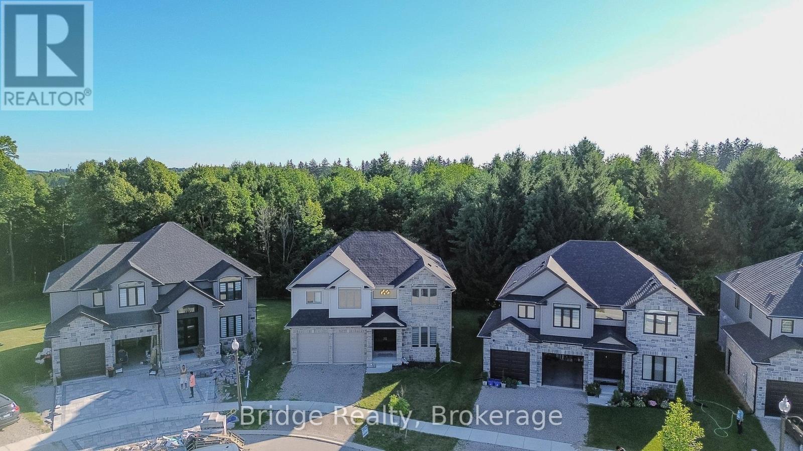 133 Birdie Court, Woodstock, Ontario N4T 0N3 - Photo 1 - X12540932