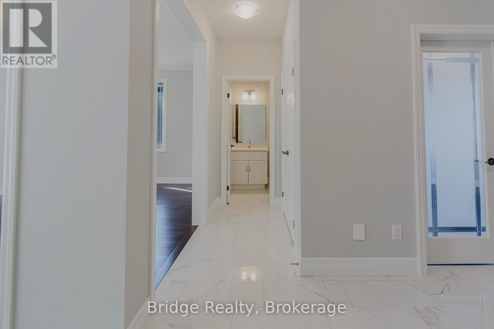 133 Birdie Court, Woodstock, Ontario N4T 0N3 - Photo 4 - X12540932