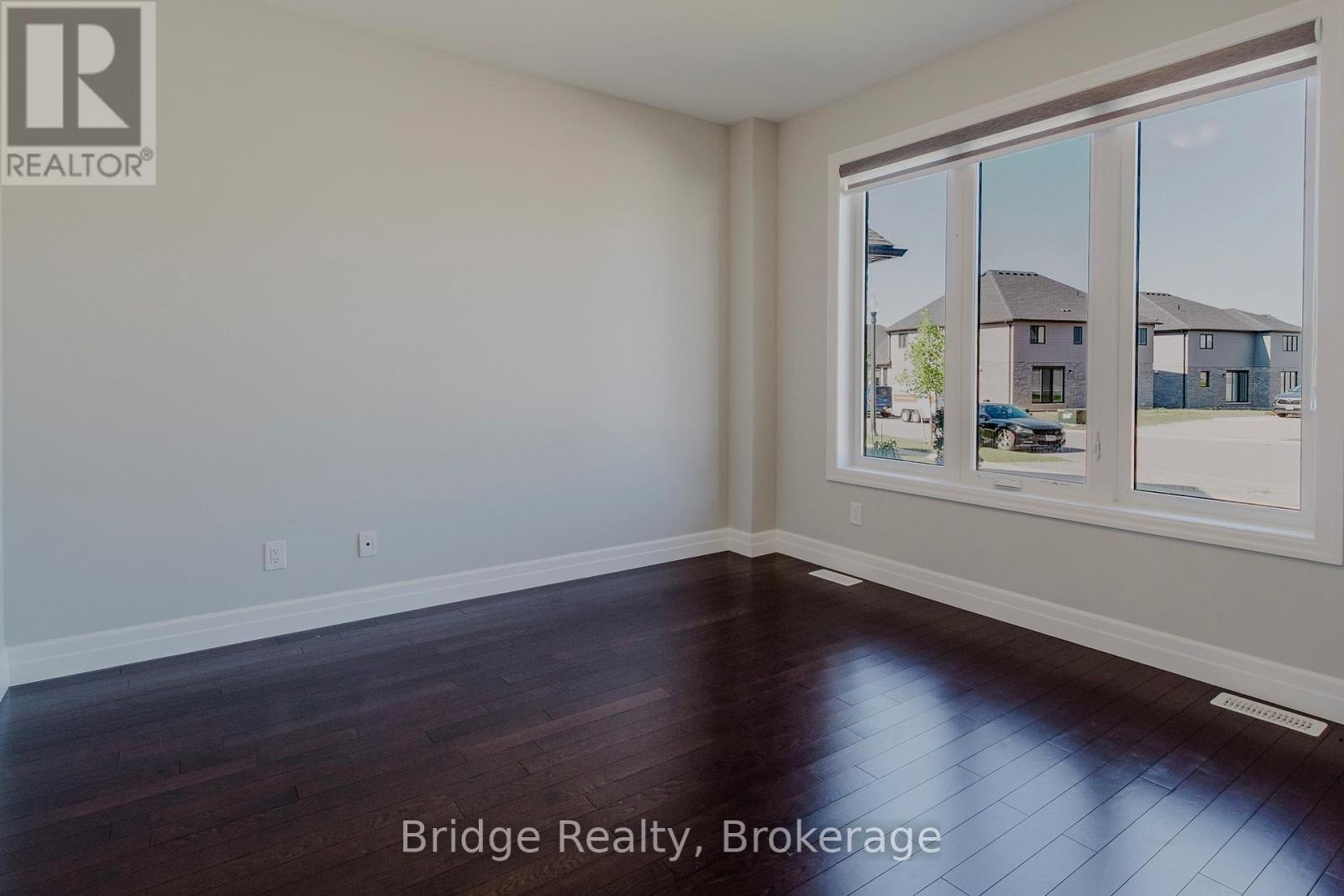 133 Birdie Court, Woodstock, Ontario N4T 0N3 - Photo 5 - X12540932