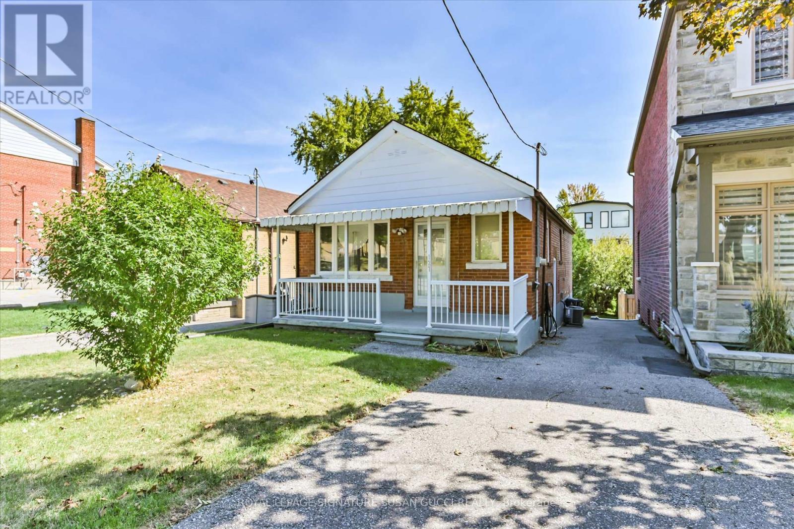 127 FURNIVAL ROAD, Toronto, Ontario