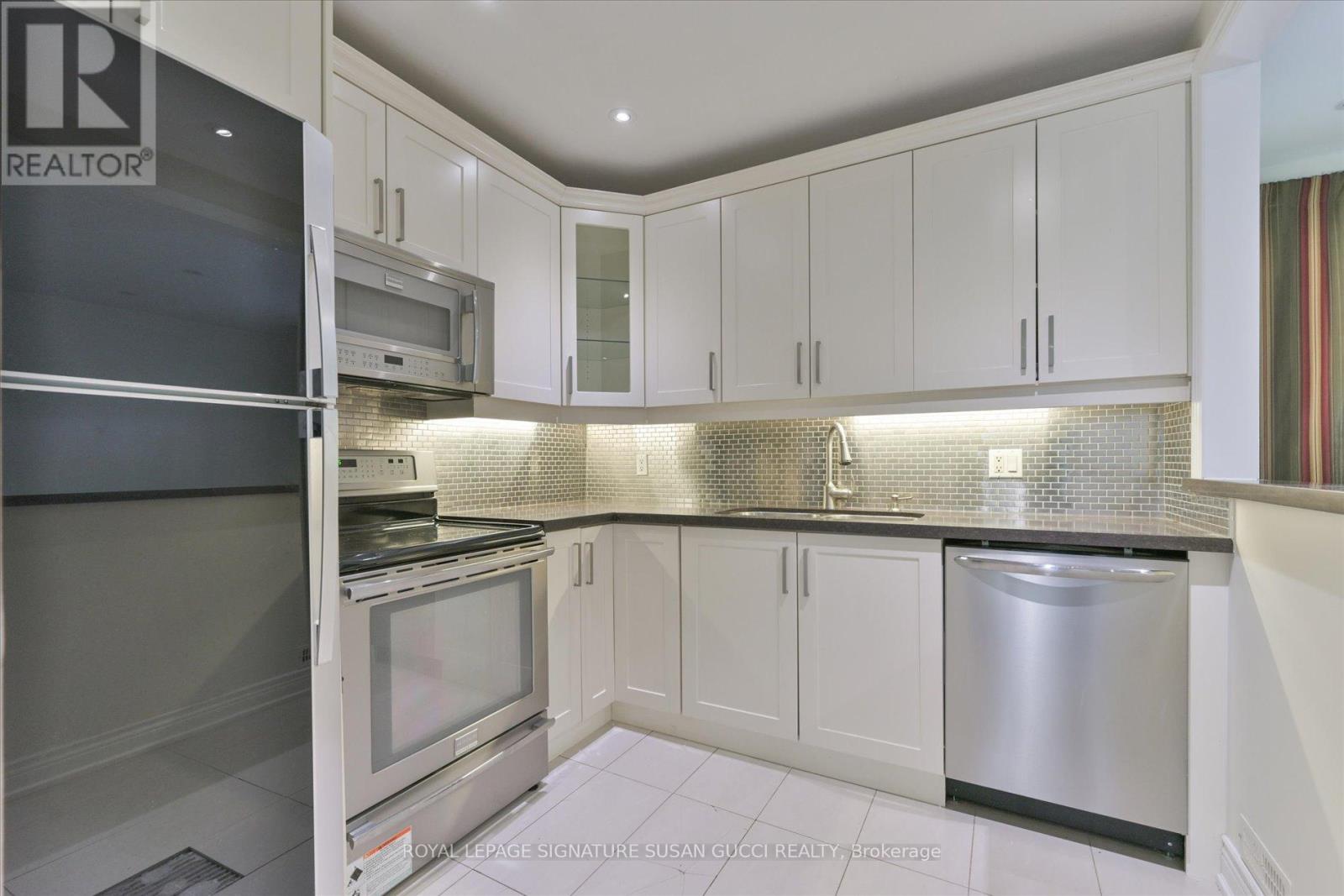 127 Furnival Road, Toronto, Ontario  M4B 1W7 - Photo 7 - E12540576