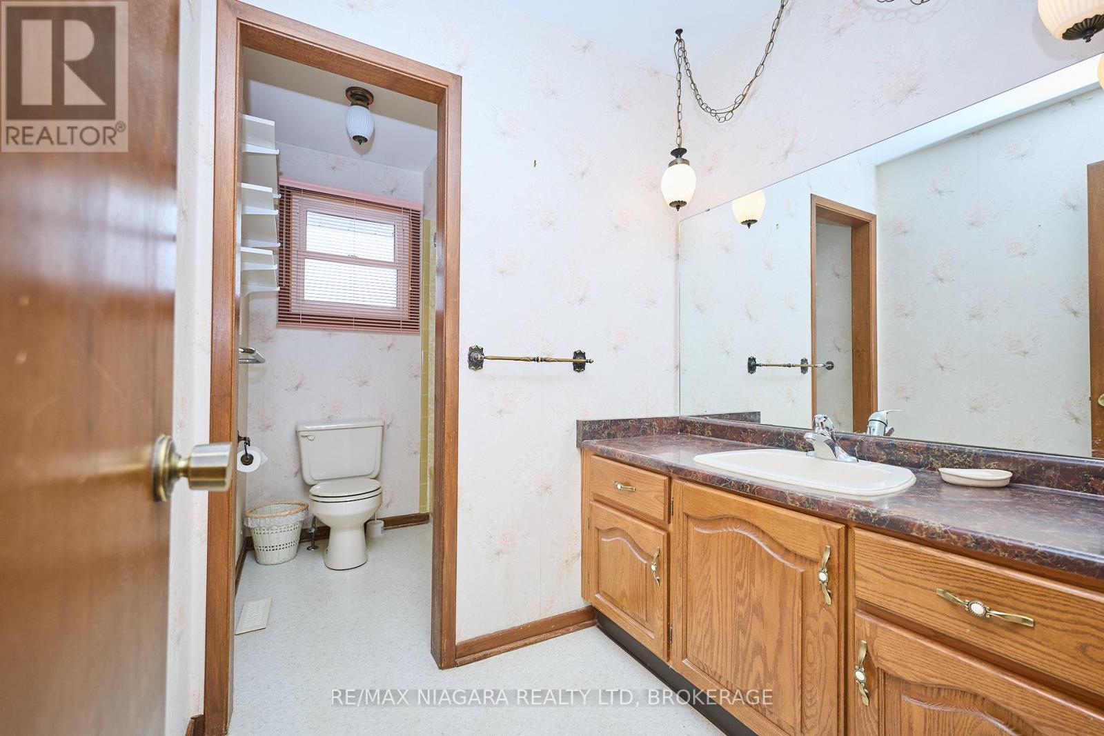 11 Stonegate Drive, St. Catharines, Ontario L2P 3K9 - Photo 23 - X12540846