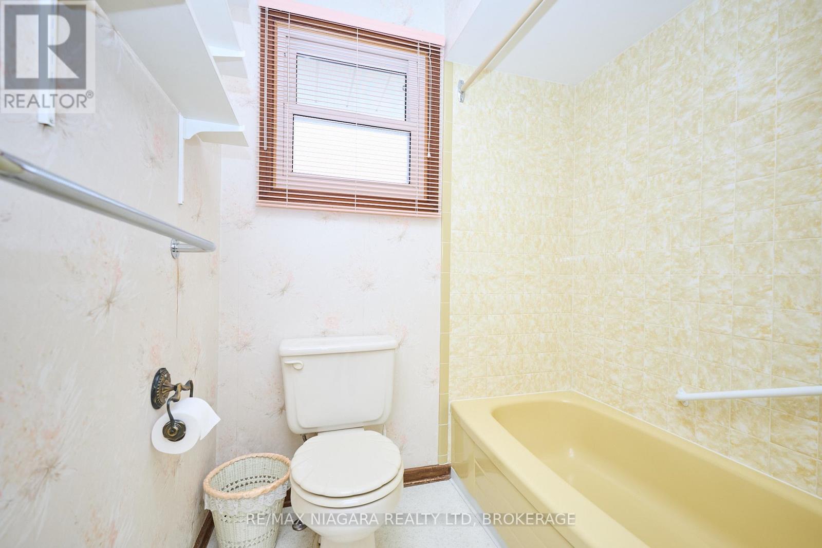 11 Stonegate Drive, St. Catharines, Ontario L2P 3K9 - Photo 24 - X12540846