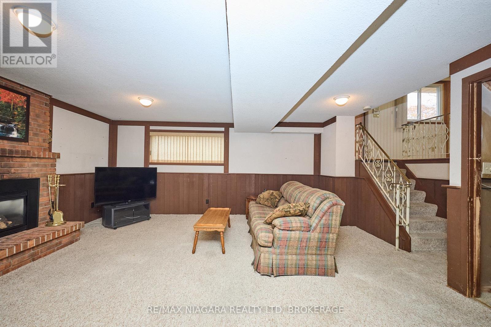 11 Stonegate Drive, St. Catharines, Ontario L2P 3K9 - Photo 27 - X12540846