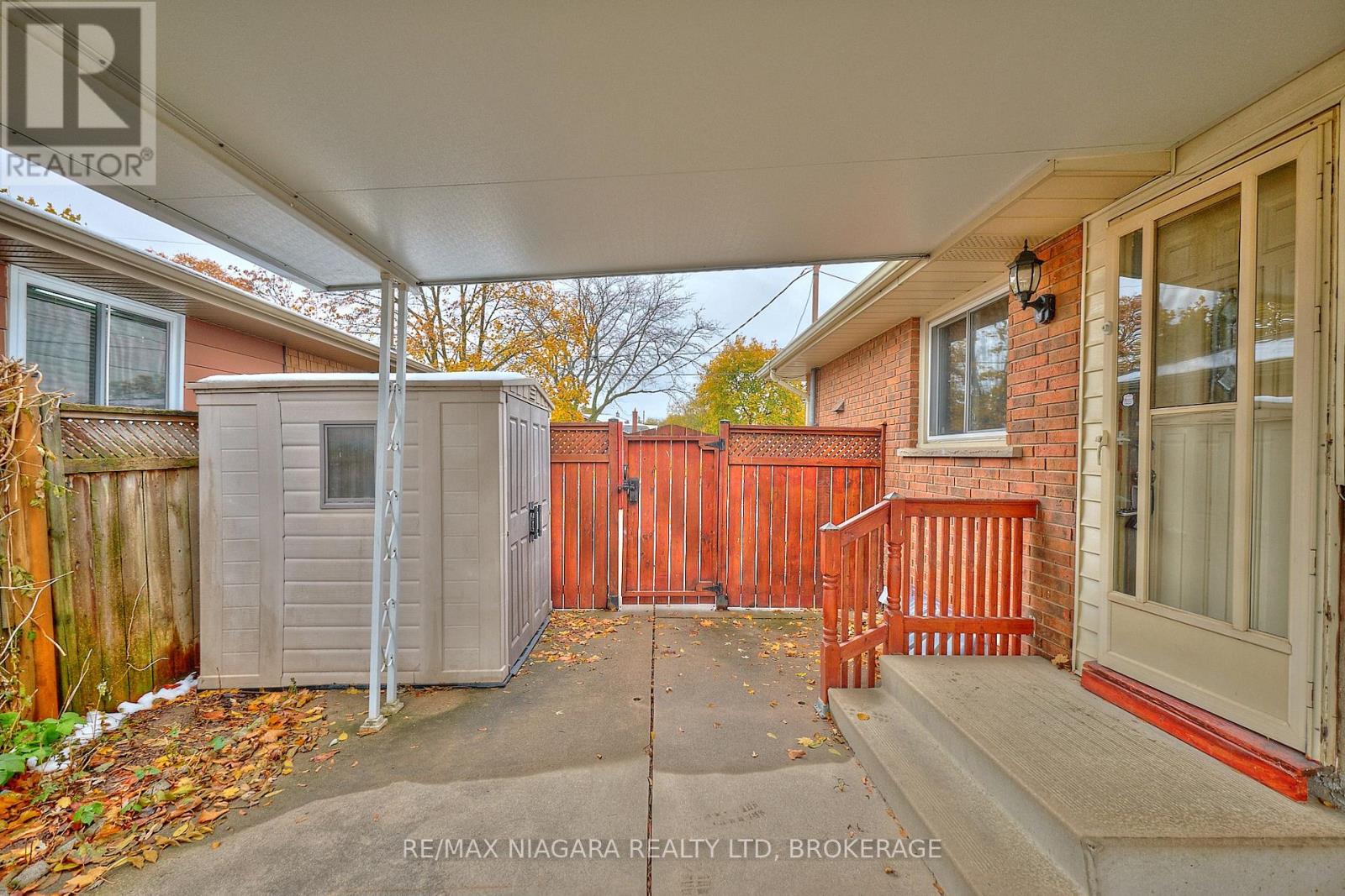 11 Stonegate Drive, St. Catharines, Ontario L2P 3K9 - Photo 3 - X12540846