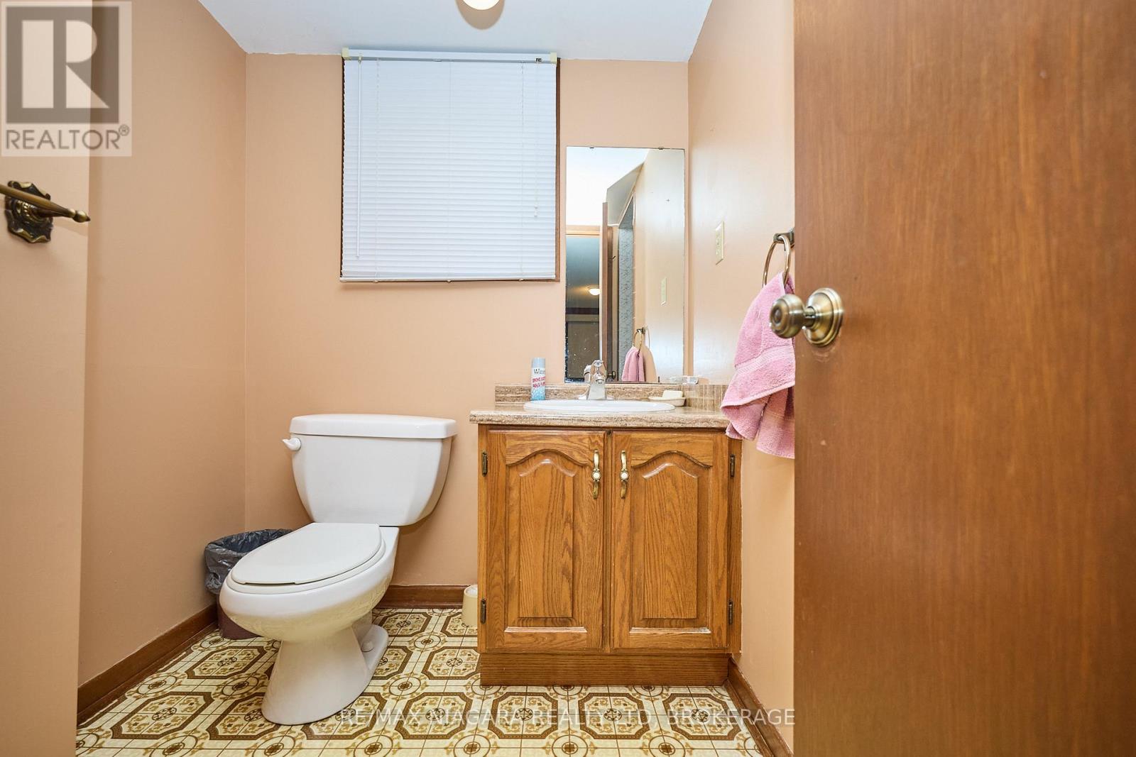 11 Stonegate Drive, St. Catharines, Ontario L2P 3K9 - Photo 30 - X12540846