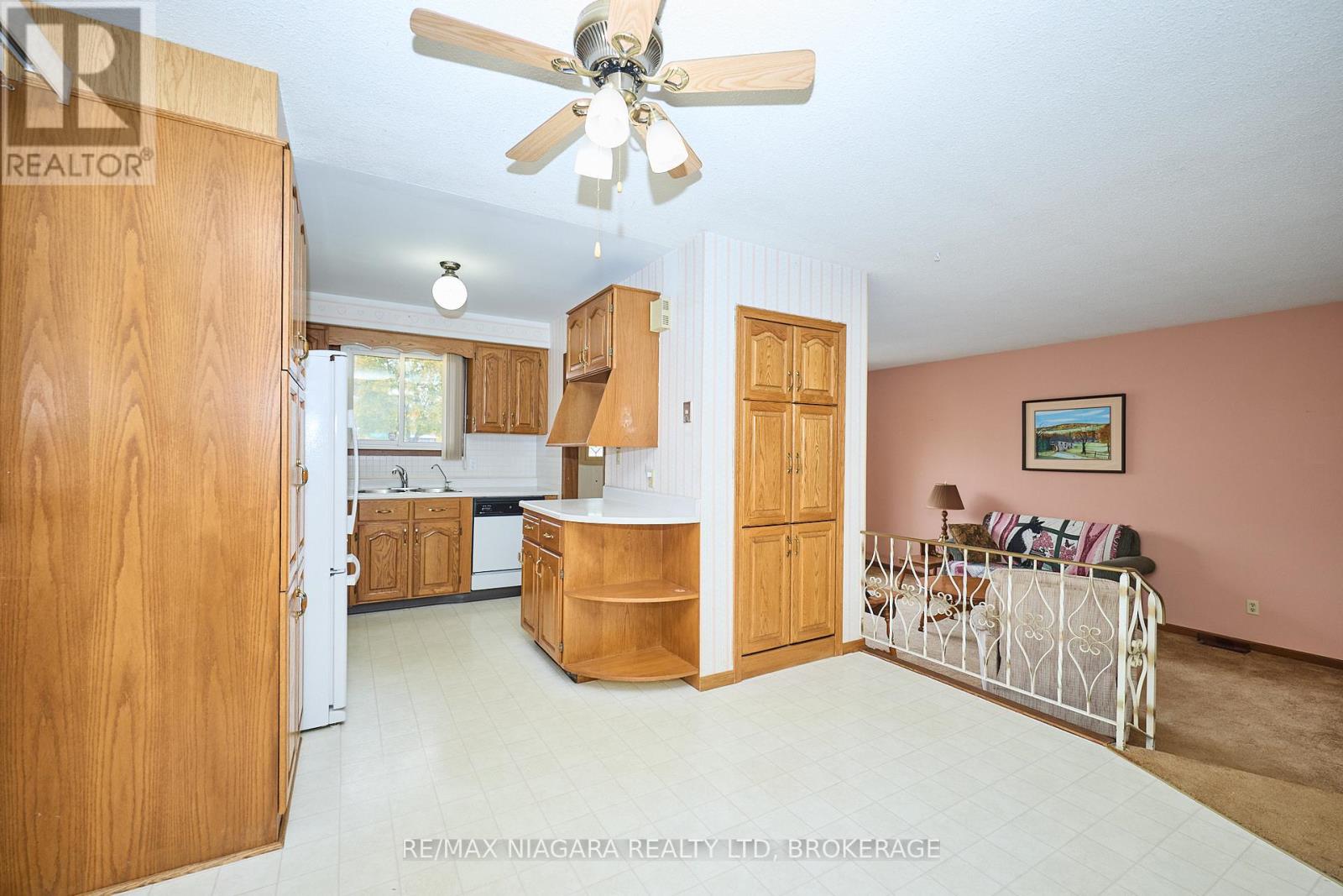 11 Stonegate Drive, St. Catharines, Ontario L2P 3K9 - Photo 8 - X12540846