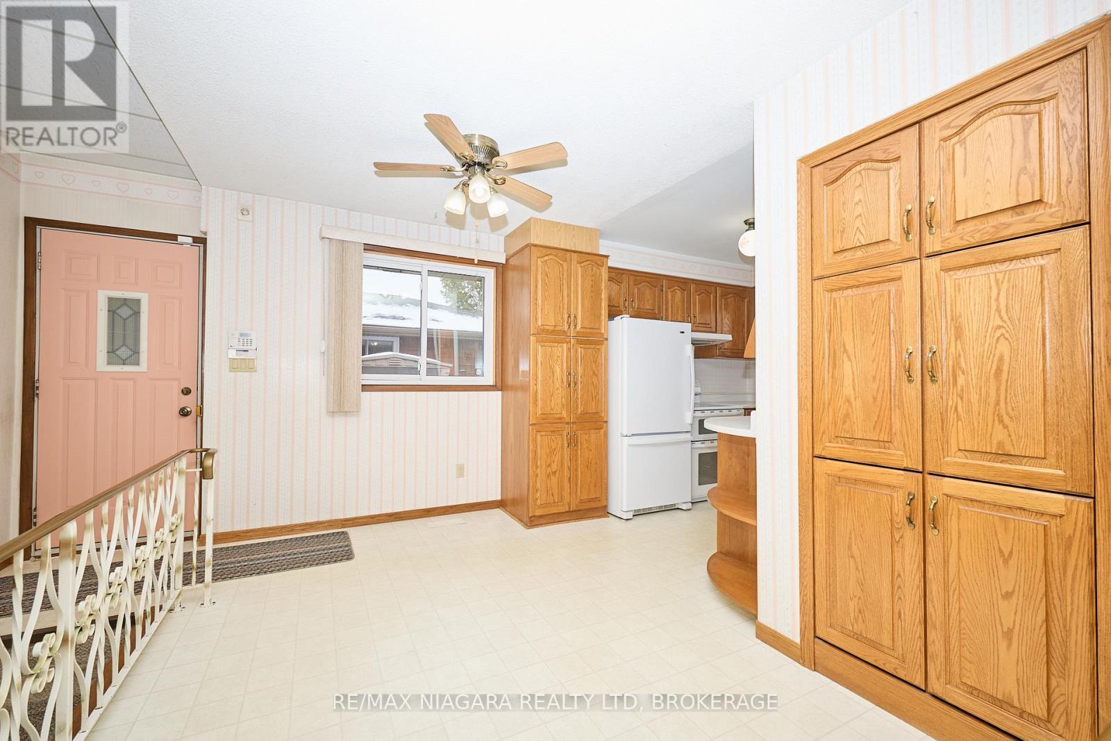 11 Stonegate Drive, St. Catharines, Ontario L2P 3K9 - Photo 9 - X12540846