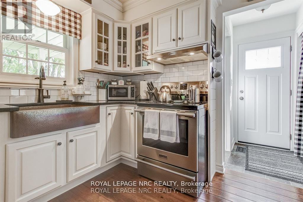 20 Dumfries Street, Niagara-On-The-Lake, Ontario  L0S 1J0 - Photo 12 - X12540954