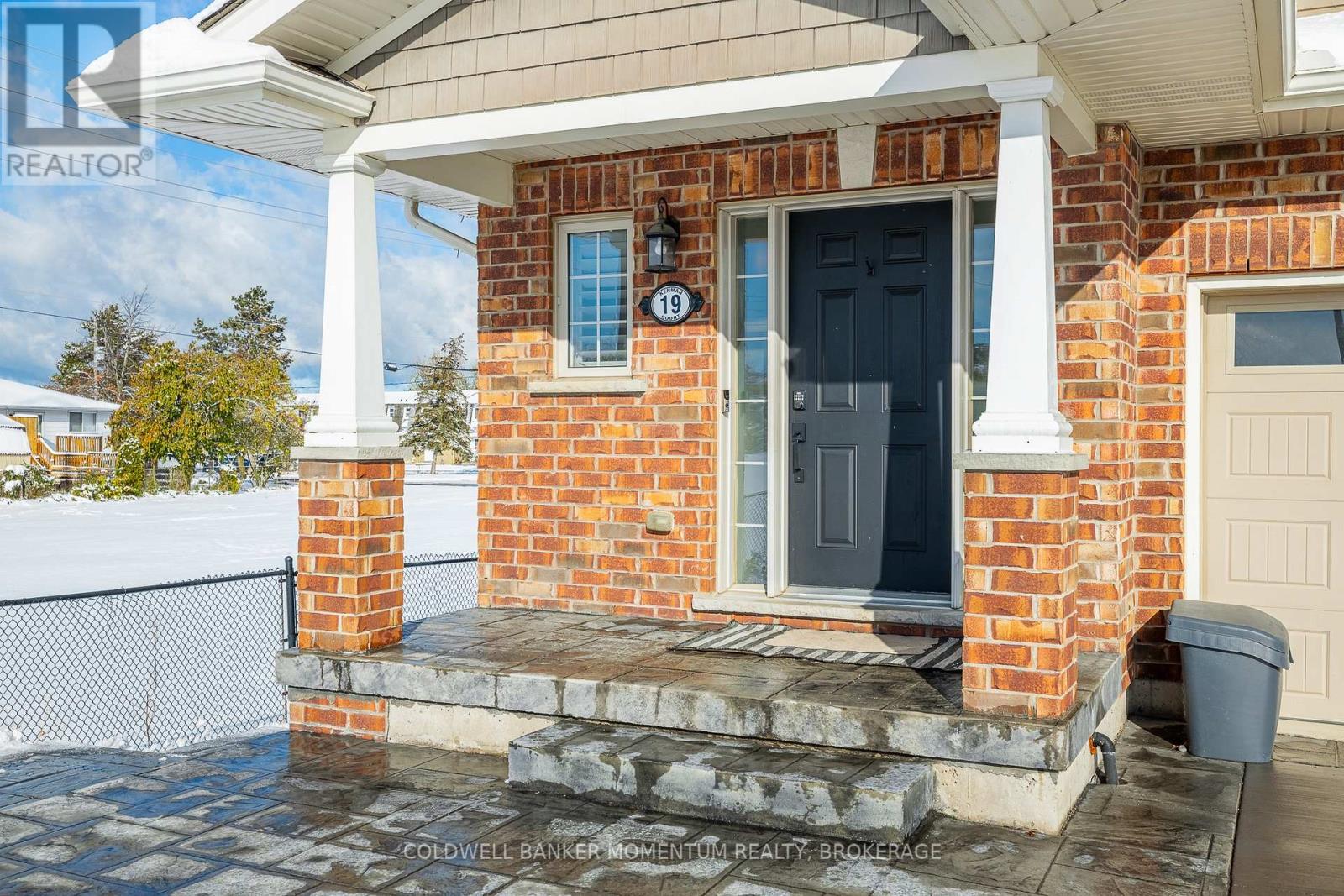 19 Kenmar Court, St. Catharines, Ontario L2P 0E4 - Photo 4 - X12540990