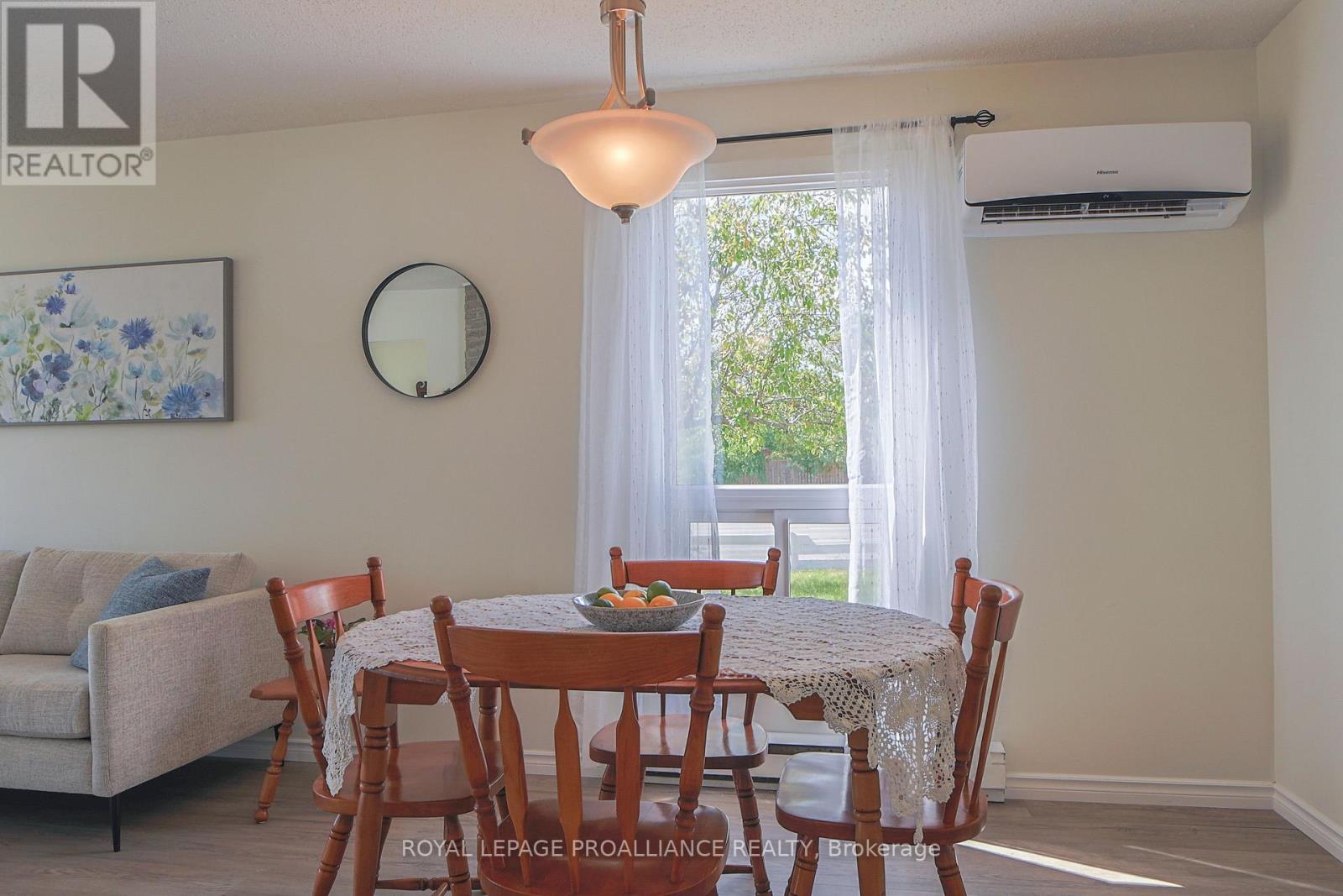 98 East Davis Street, Quinte West, Ontario  K8V 6H4 - Photo 12 - X12540722