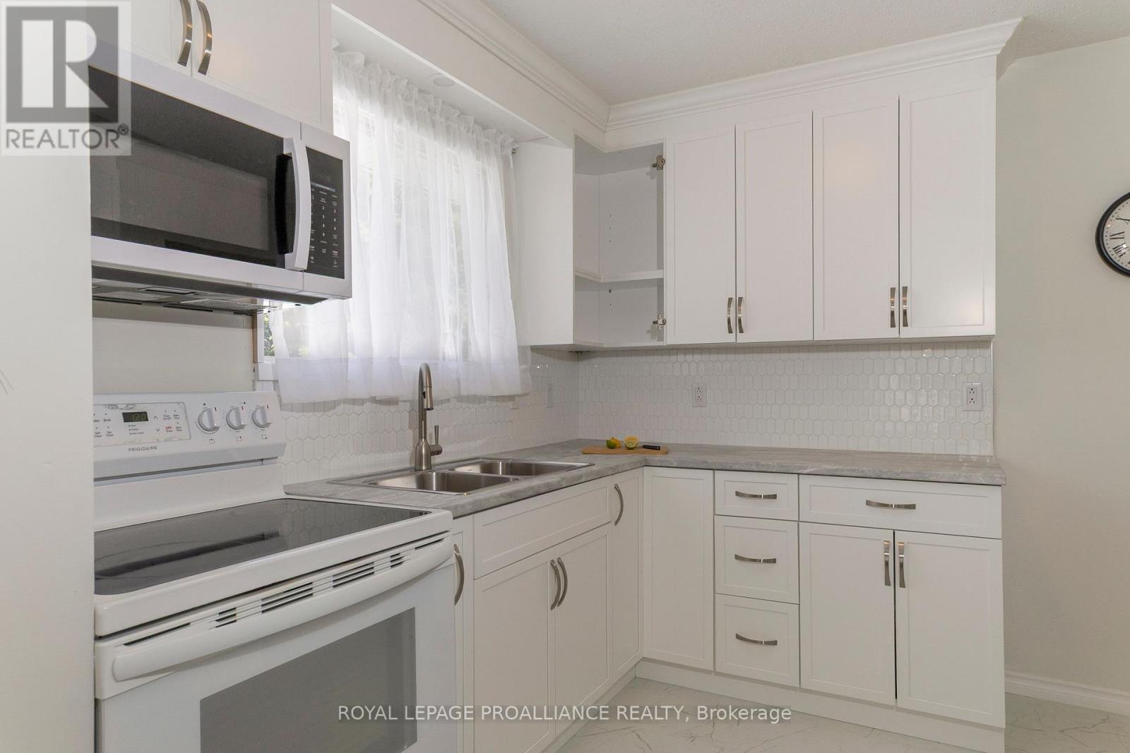 98 East Davis Street, Quinte West, Ontario  K8V 6H4 - Photo 14 - X12540722