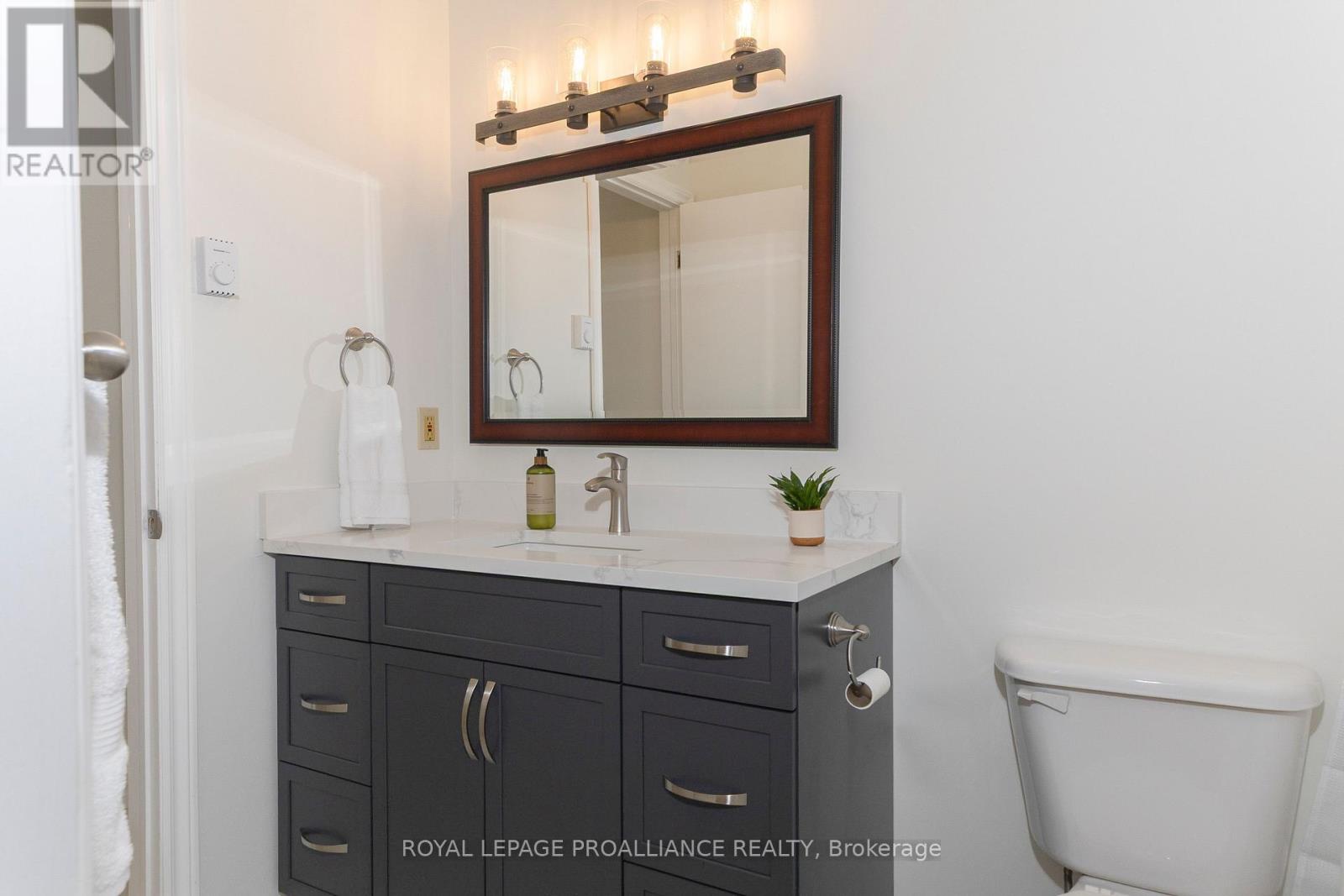 98 East Davis Street, Quinte West, Ontario  K8V 6H4 - Photo 21 - X12540722