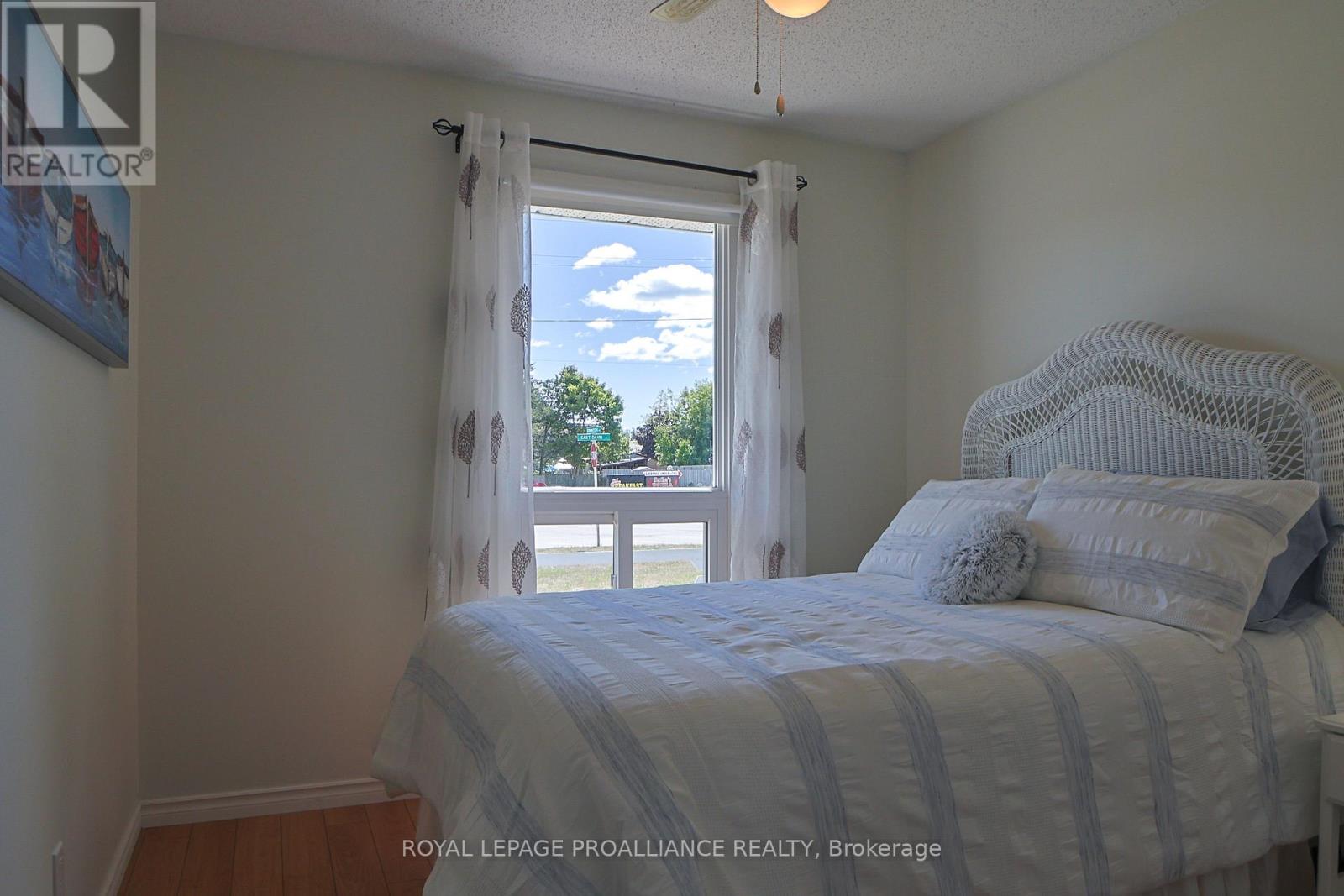 98 East Davis Street, Quinte West, Ontario  K8V 6H4 - Photo 23 - X12540722