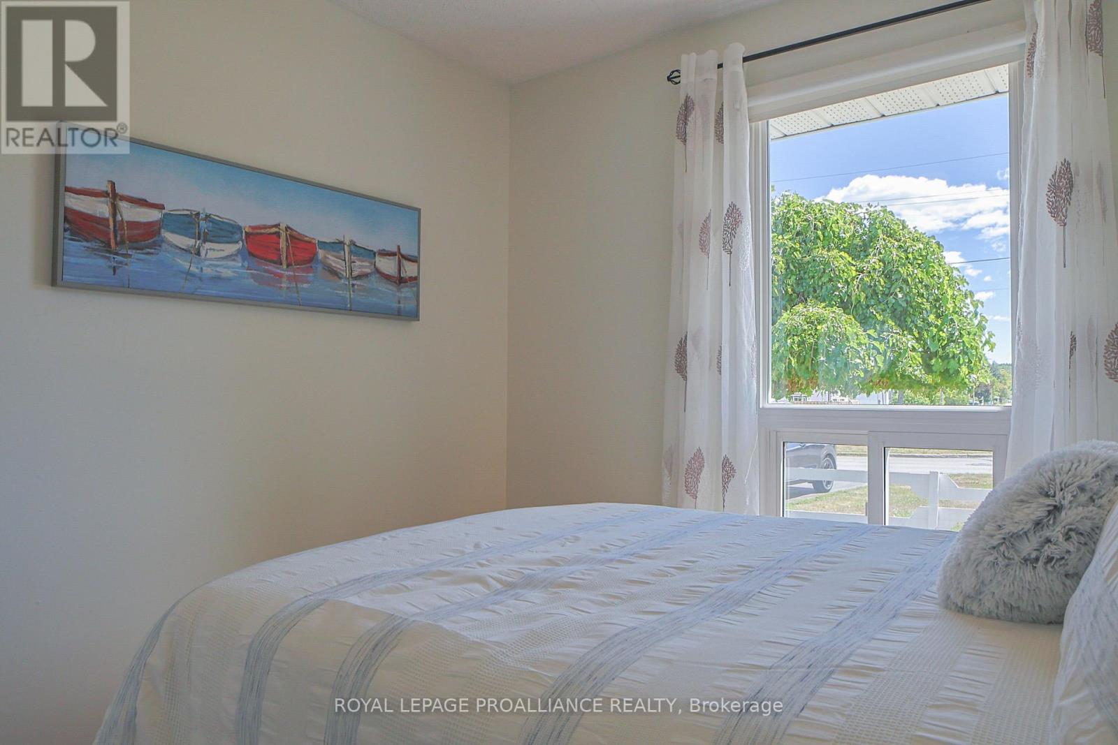 98 East Davis Street, Quinte West, Ontario  K8V 6H4 - Photo 26 - X12540722