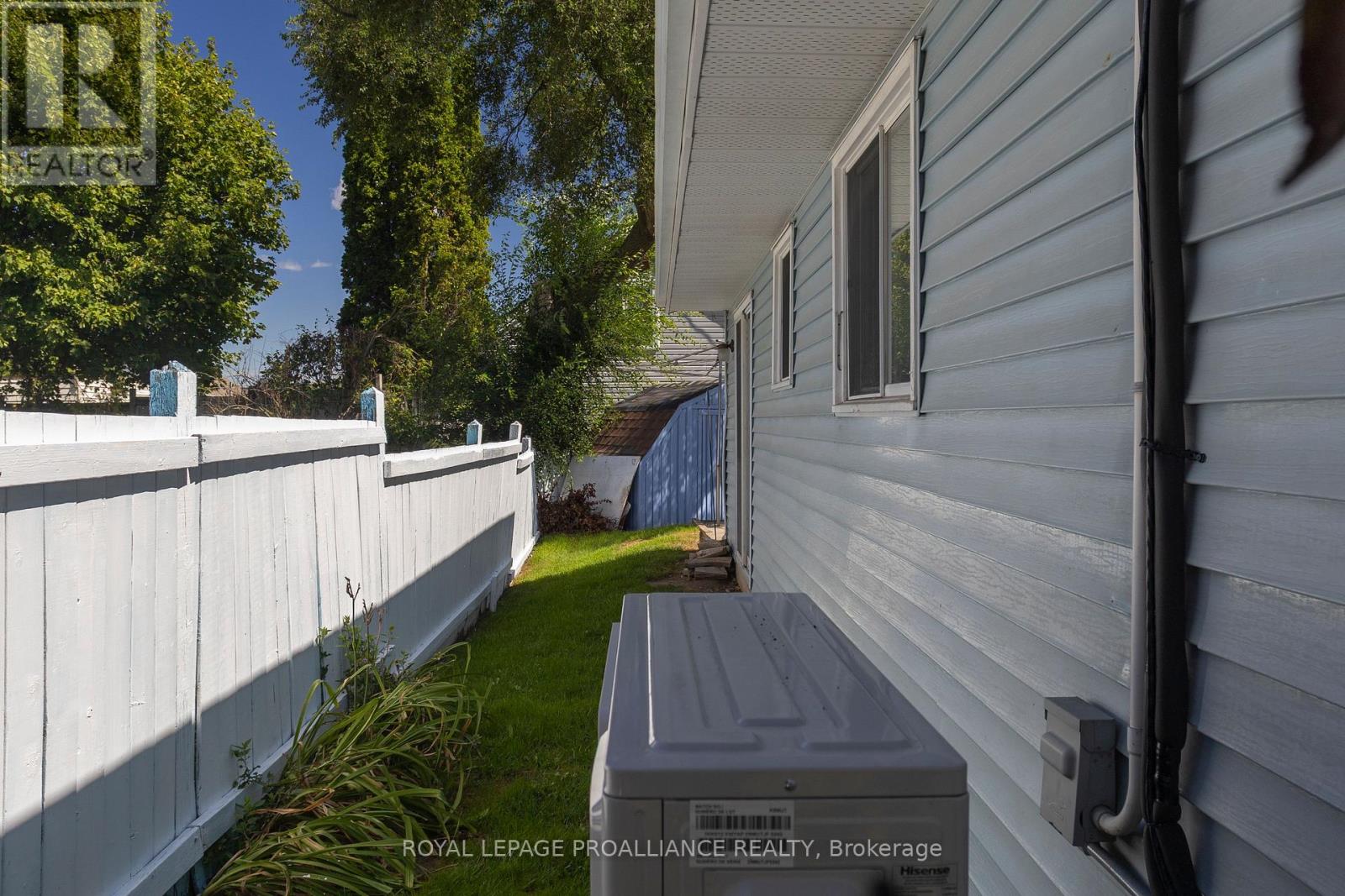 98 East Davis Street, Quinte West, Ontario  K8V 6H4 - Photo 29 - X12540722