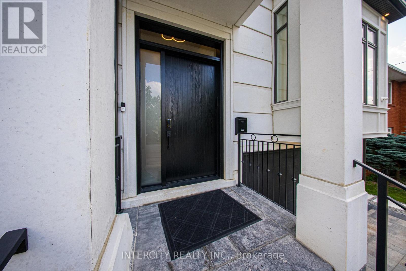 131a Birch Avenue, Richmond Hill, Ontario  L4C 6C5 - Photo 2 - N12540578