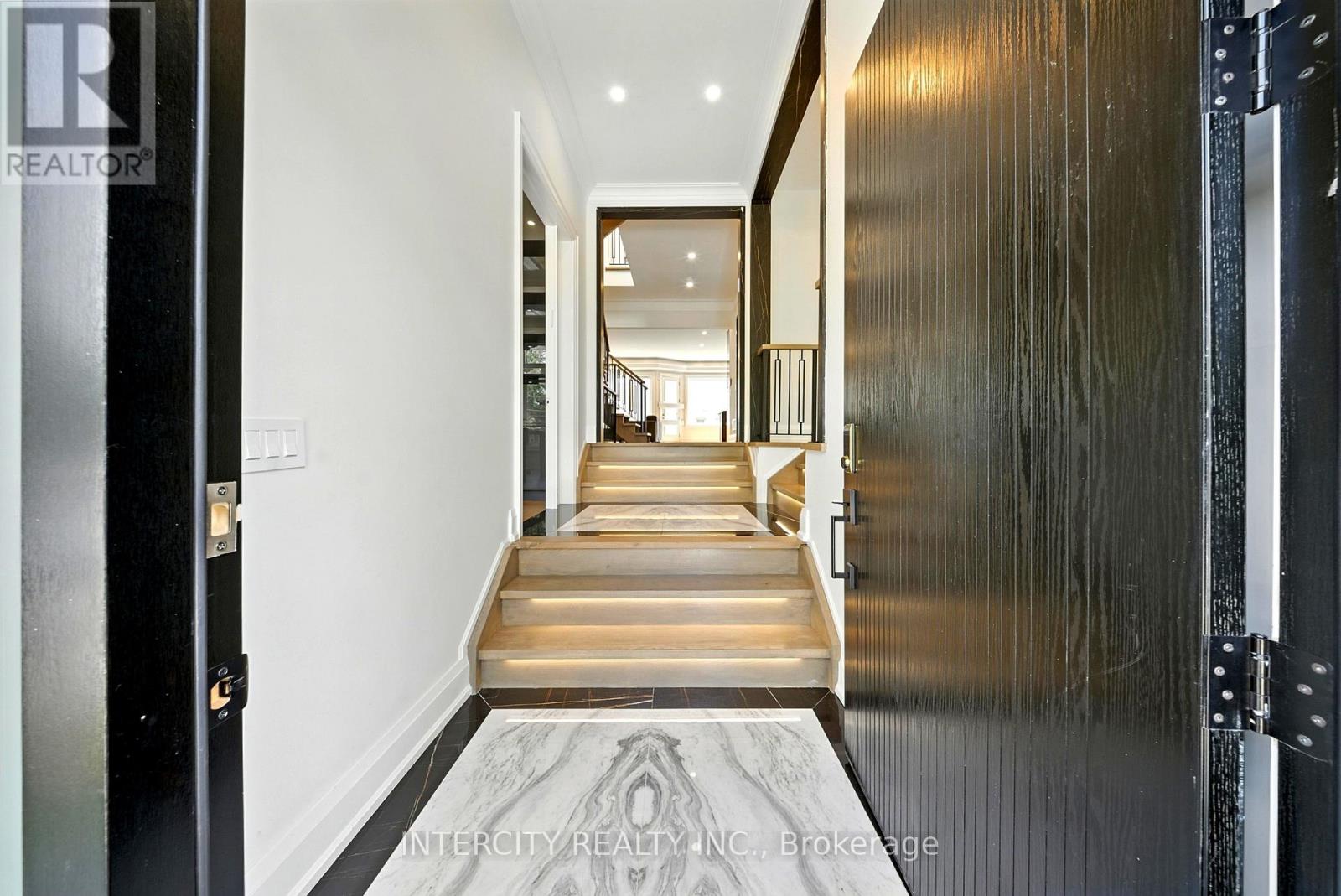 131a Birch Avenue, Richmond Hill, Ontario  L4C 6C5 - Photo 3 - N12540578