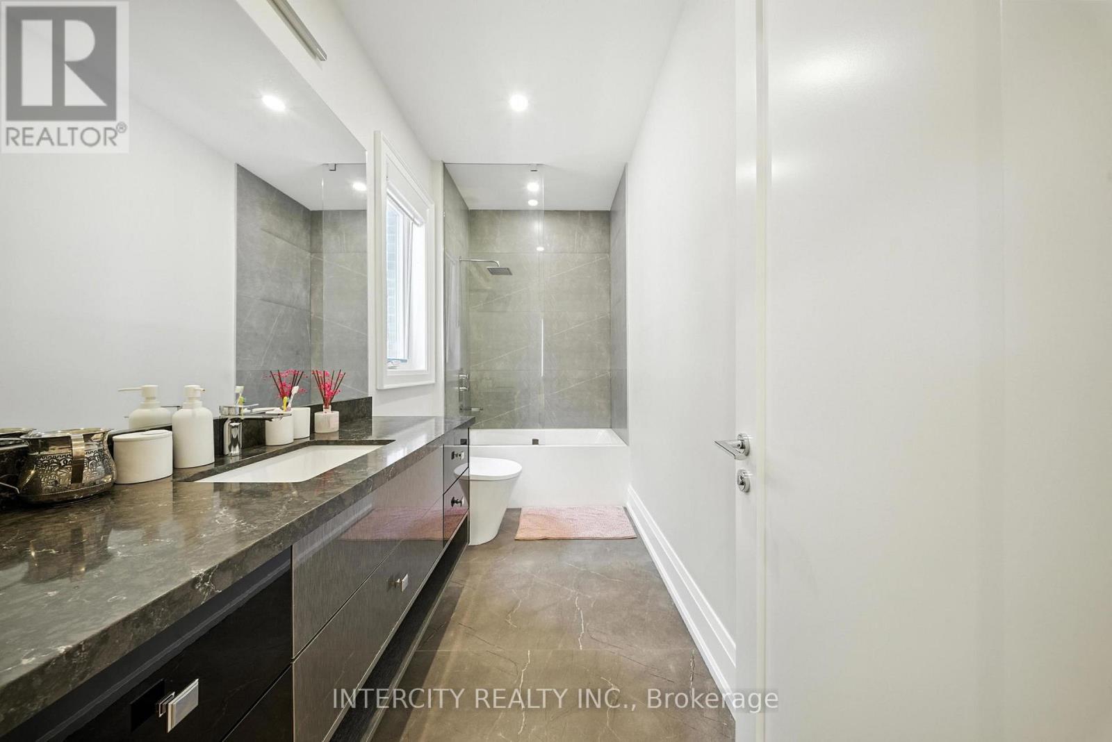 131a Birch Avenue, Richmond Hill, Ontario  L4C 6C5 - Photo 34 - N12540578