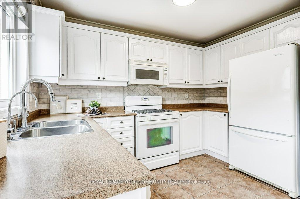 18 Weldon Woods Court, Whitchurch-Stouffville, Ontario  L4A 0J4 - Photo 11 - N12540584