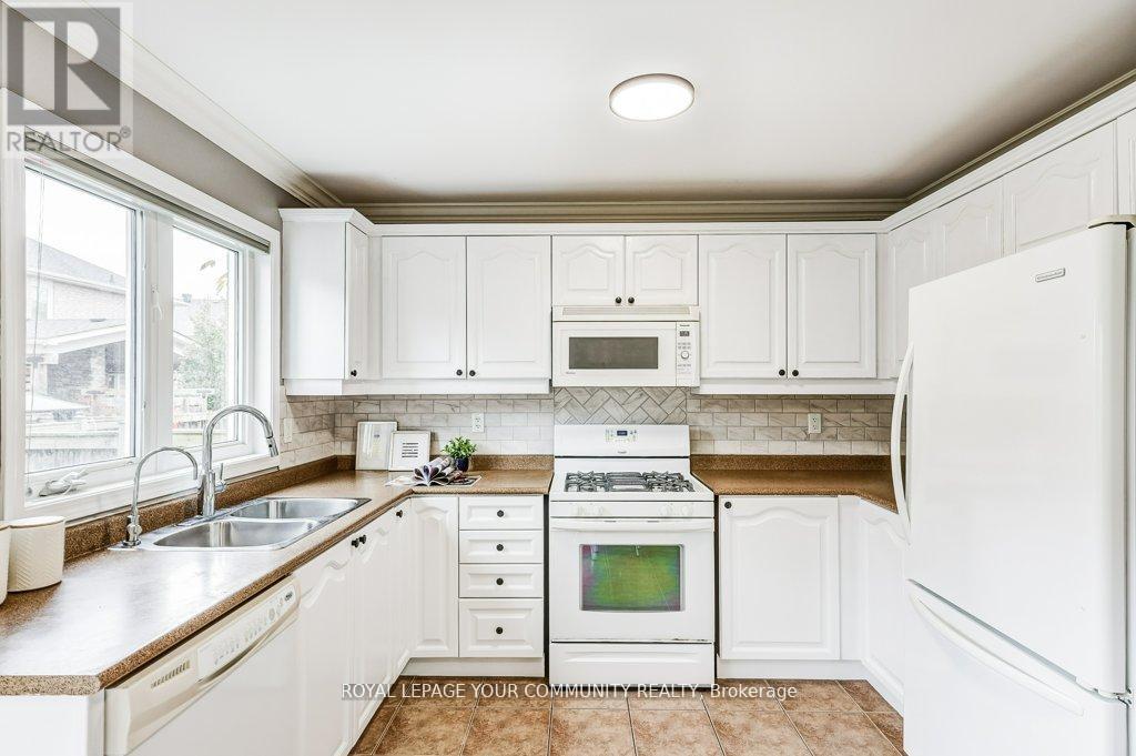 18 Weldon Woods Court, Whitchurch-Stouffville, Ontario  L4A 0J4 - Photo 12 - N12540584