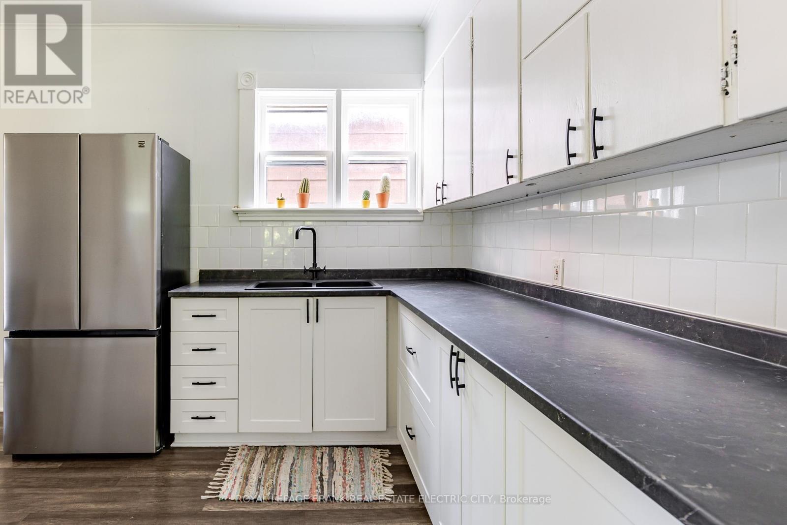 193 Lake Street, Peterborough, Ontario  K9J 2H4 - Photo 17 - X12540864