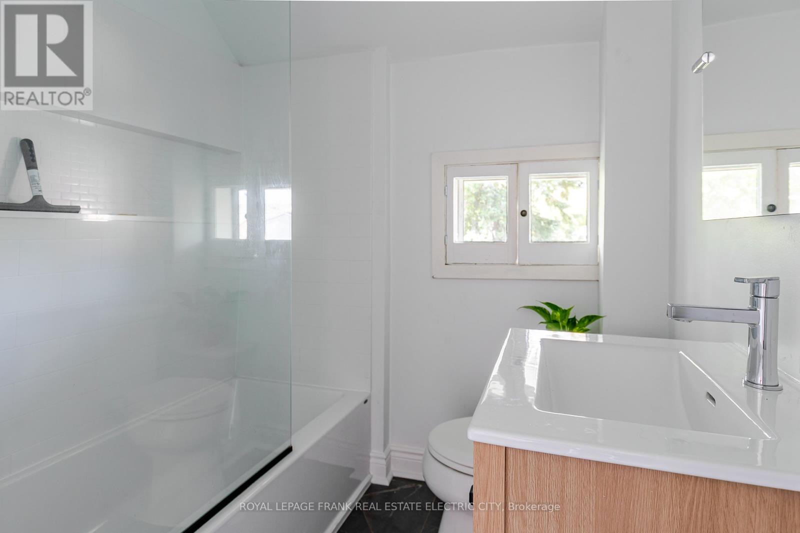 193 Lake Street, Peterborough, Ontario  K9J 2H4 - Photo 30 - X12540864