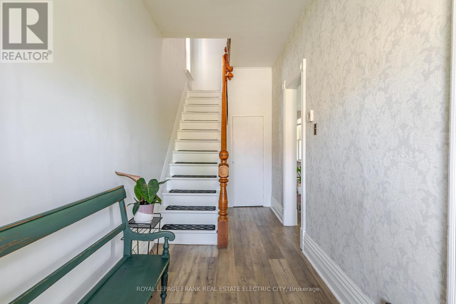 193 Lake Street, Peterborough, Ontario  K9J 2H4 - Photo 5 - X12540864