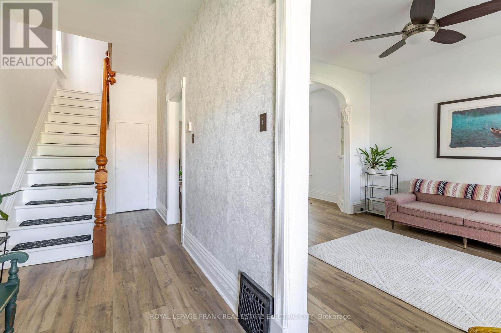 193 Lake Street, Peterborough, Ontario  K9J 2H4 - Photo 6 - X12540864