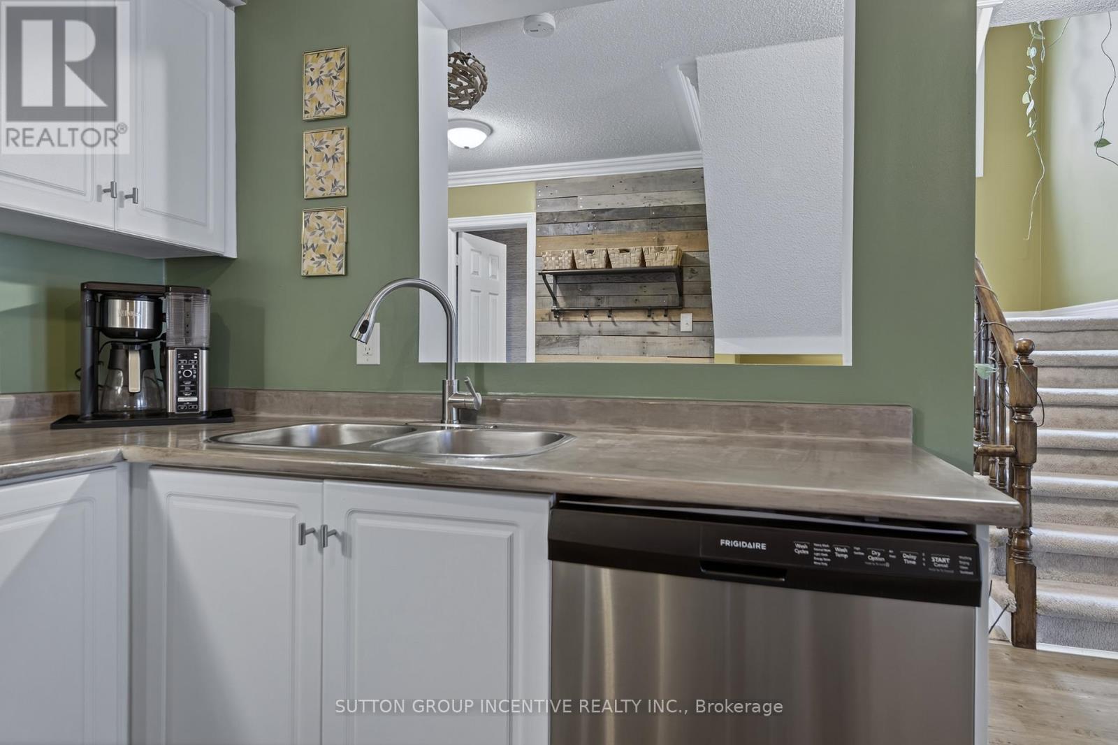 56 Weymouth Road, Barrie, Ontario  L4M 6R7 - Photo 27 - S12540574