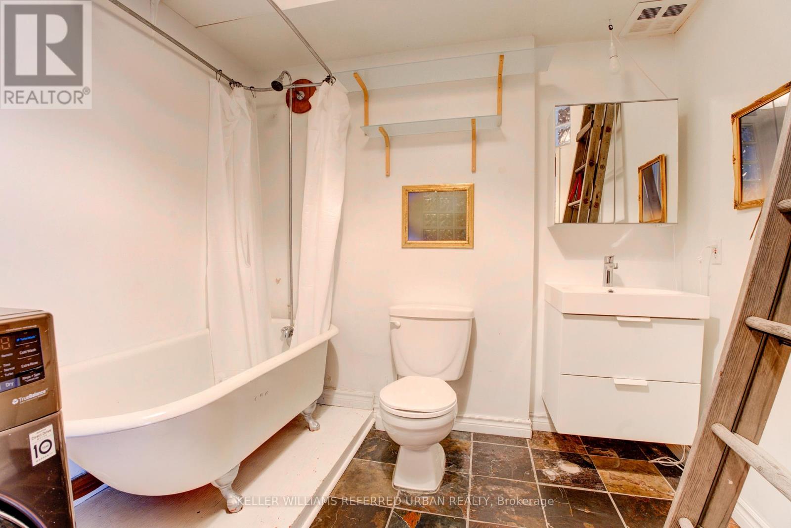 203 - 24 Noble Street, Toronto, Ontario  M6K 2C8 - Photo 9 - W12540608