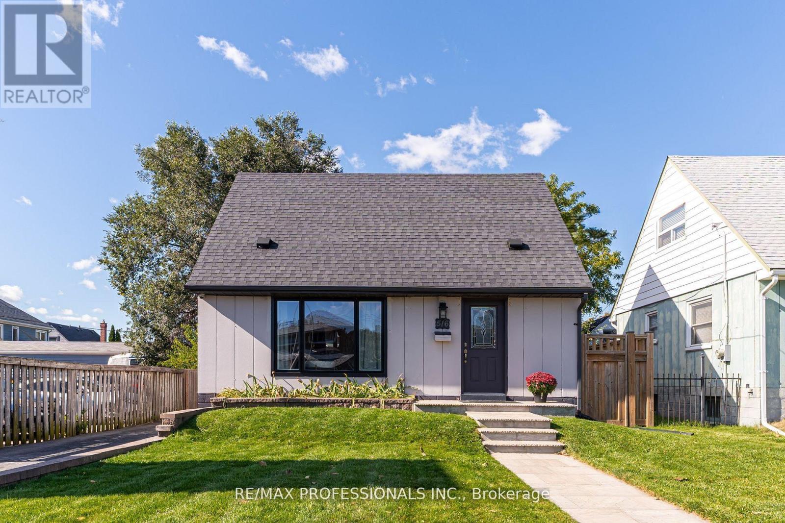 516 BROWNS LINE, Toronto, Ontario