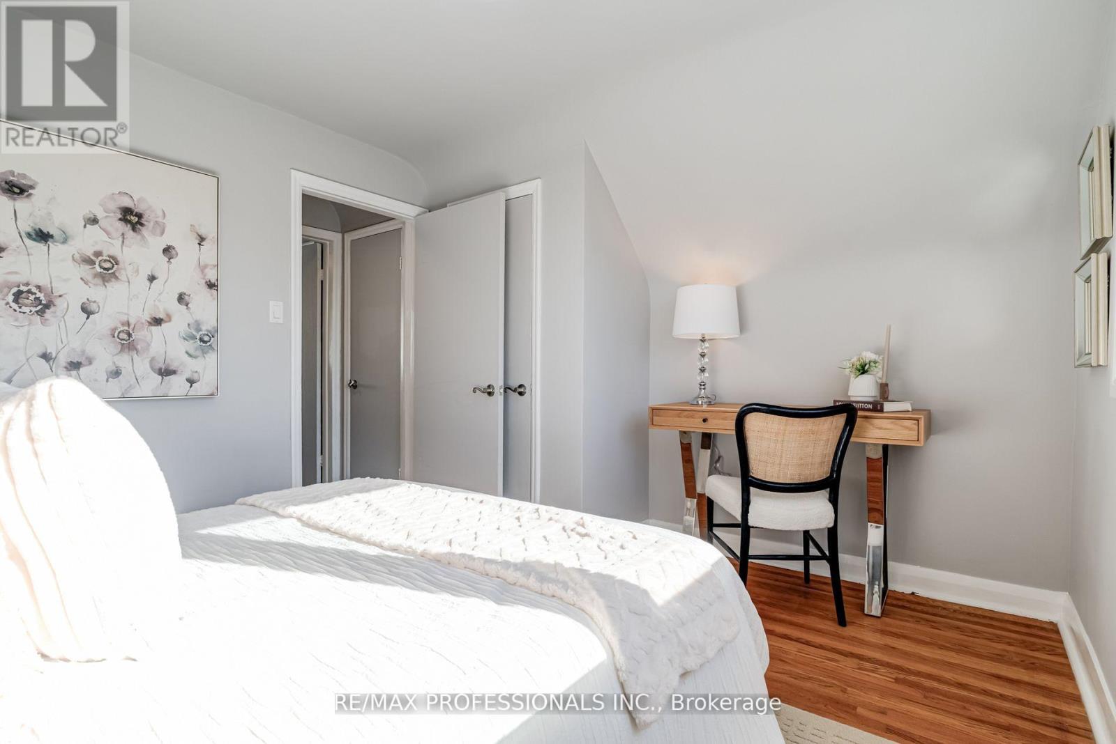 516 Browns Line, Toronto, Ontario  M8W 3V2 - Photo 19 - W12540610