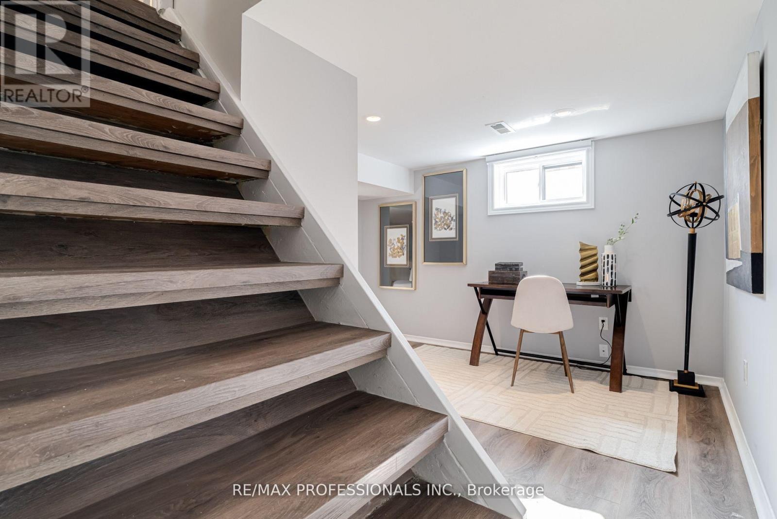 516 Browns Line, Toronto, Ontario  M8W 3V2 - Photo 21 - W12540610