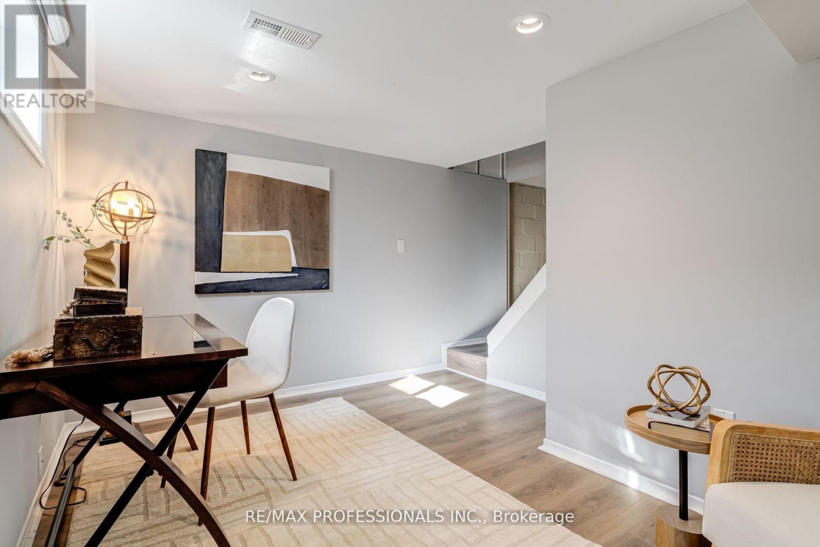 516 Browns Line, Toronto, Ontario  M8W 3V2 - Photo 23 - W12540610