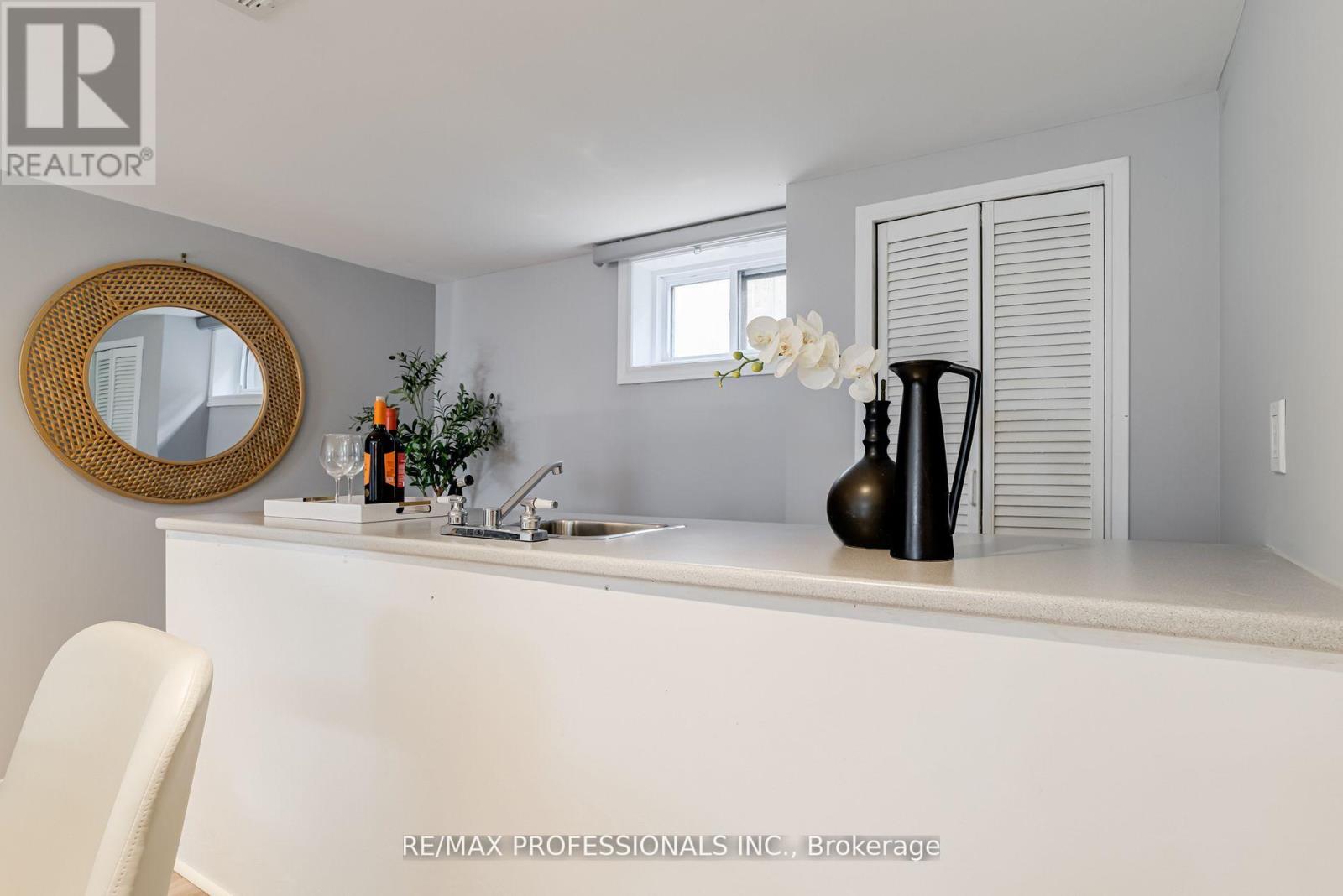 516 Browns Line, Toronto, Ontario  M8W 3V2 - Photo 31 - W12540610