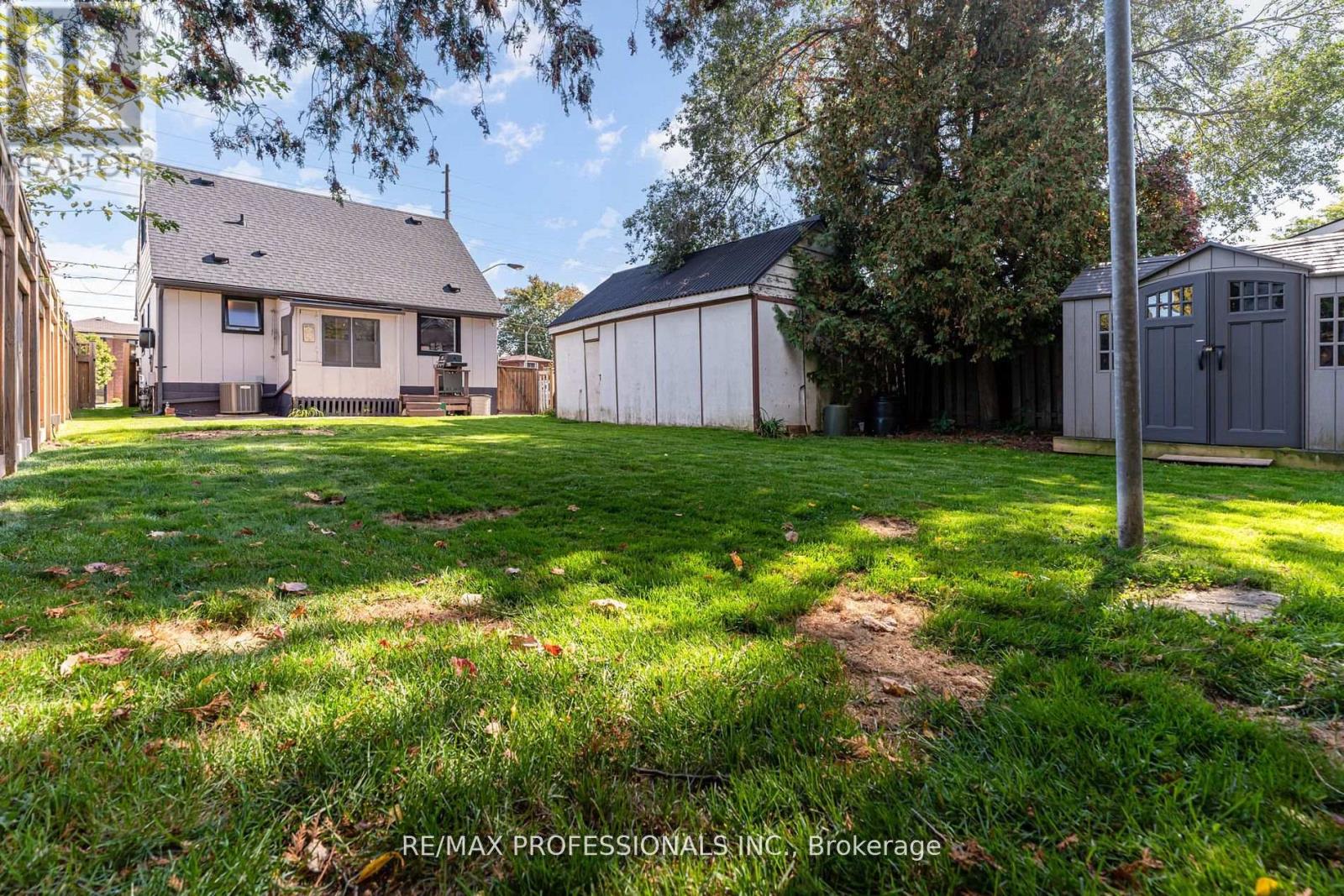 516 Browns Line, Toronto, Ontario  M8W 3V2 - Photo 33 - W12540610