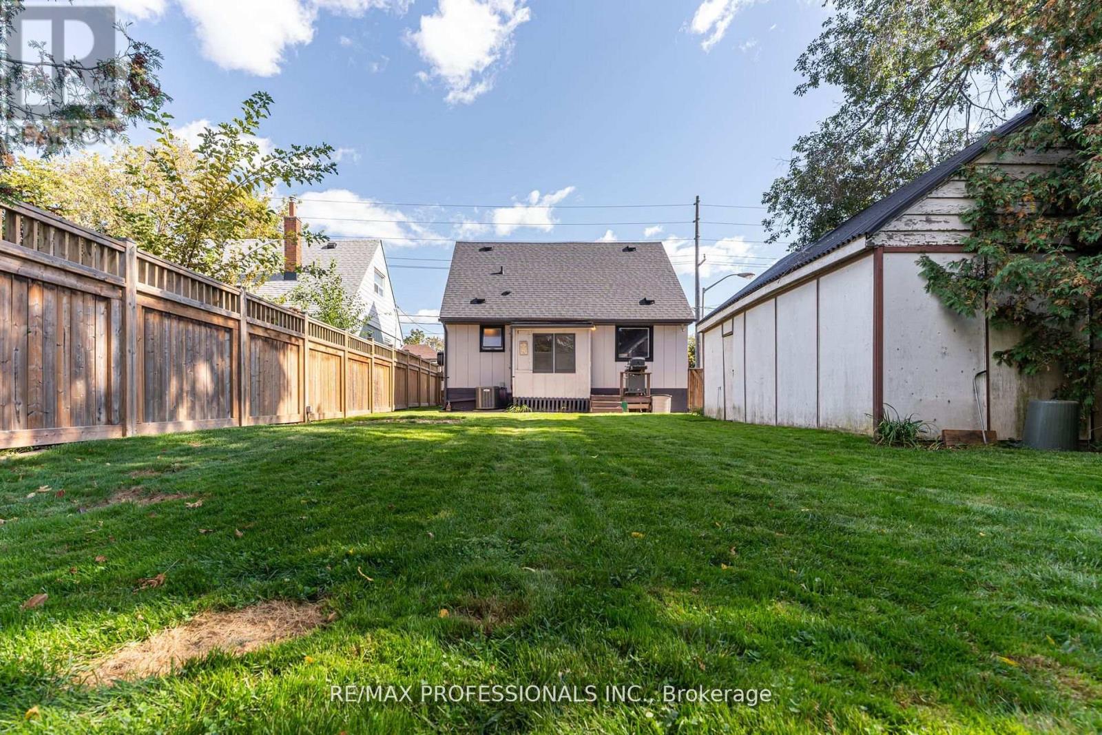 516 Browns Line, Toronto, Ontario  M8W 3V2 - Photo 34 - W12540610