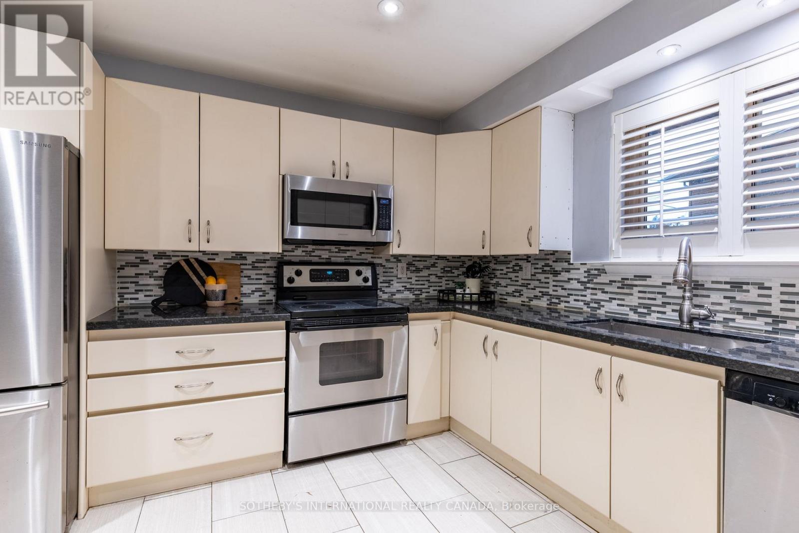 14 Beckenham Court, Toronto, Ontario  M9C 3K9 - Photo 4 - W12540682