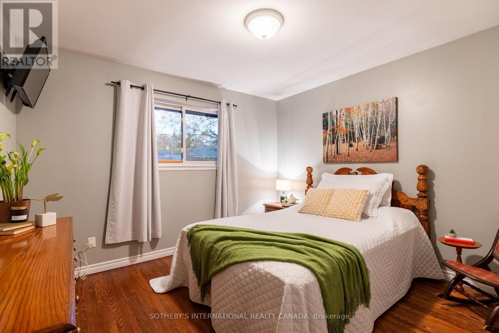 14 Beckenham Court, Toronto, Ontario  M9C 3K9 - Photo 5 - W12540682