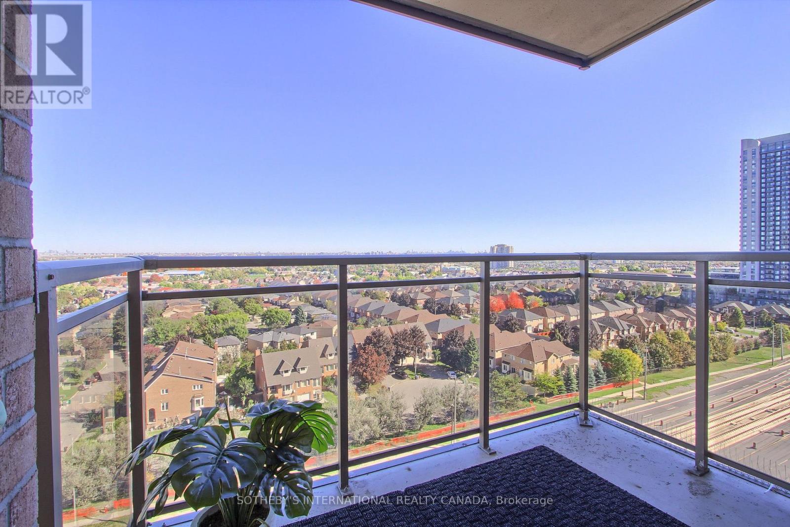 1415 - 55 Strathaven Drive, Mississauga, Ontario  L5R 4G9 - Photo 3 - W12540698