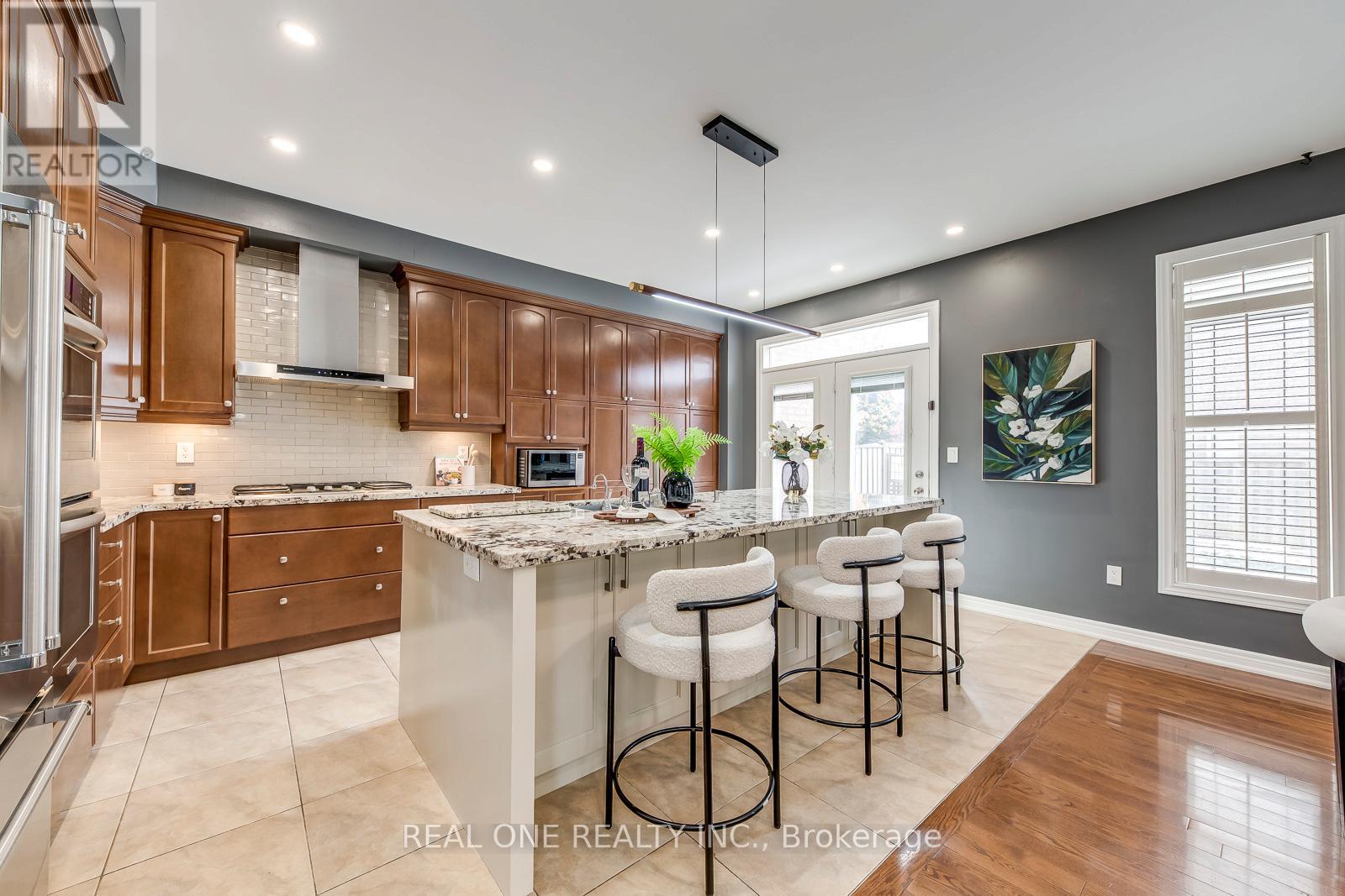 1254 Jezero Crescent, Oakville, Ontario  L6H 0B5 - Photo 10 - W12540700