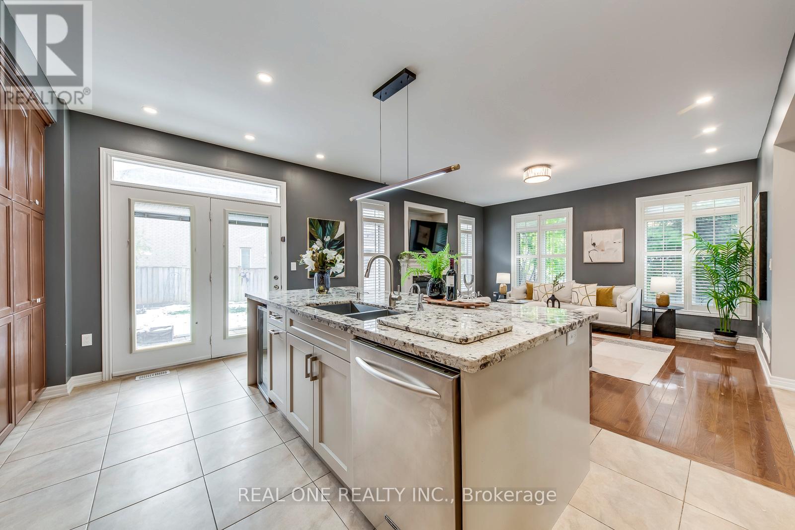 1254 Jezero Crescent, Oakville, Ontario  L6H 0B5 - Photo 13 - W12540700