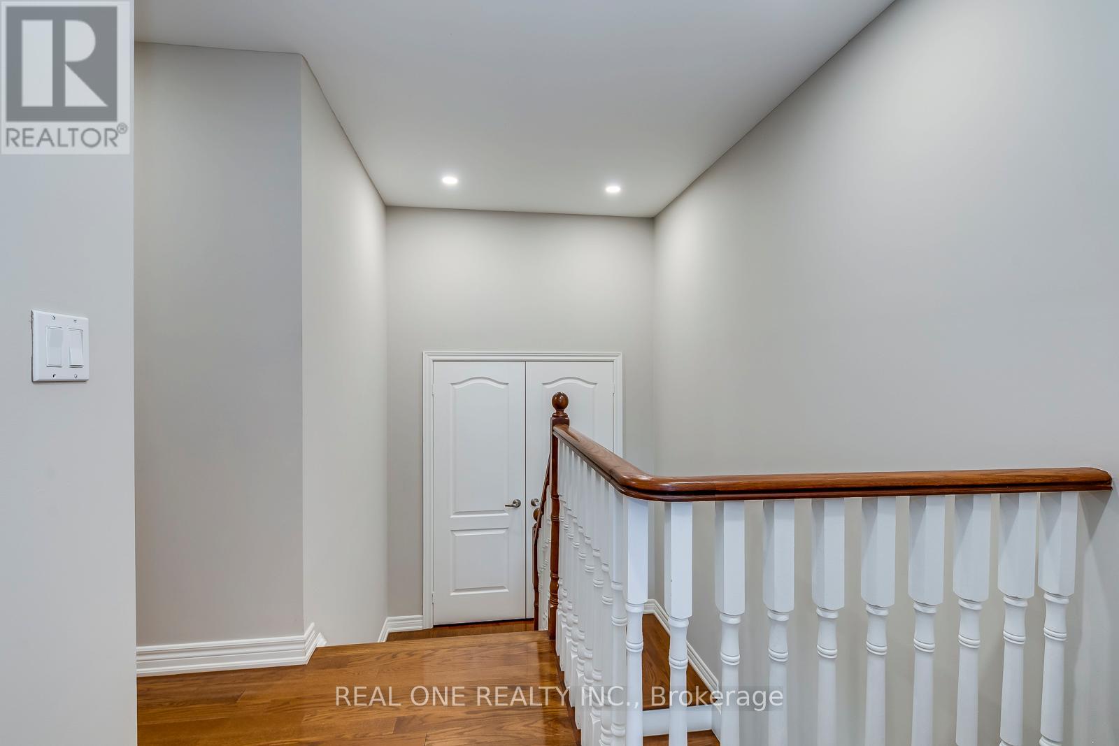 1254 Jezero Crescent, Oakville, Ontario  L6H 0B5 - Photo 24 - W12540700